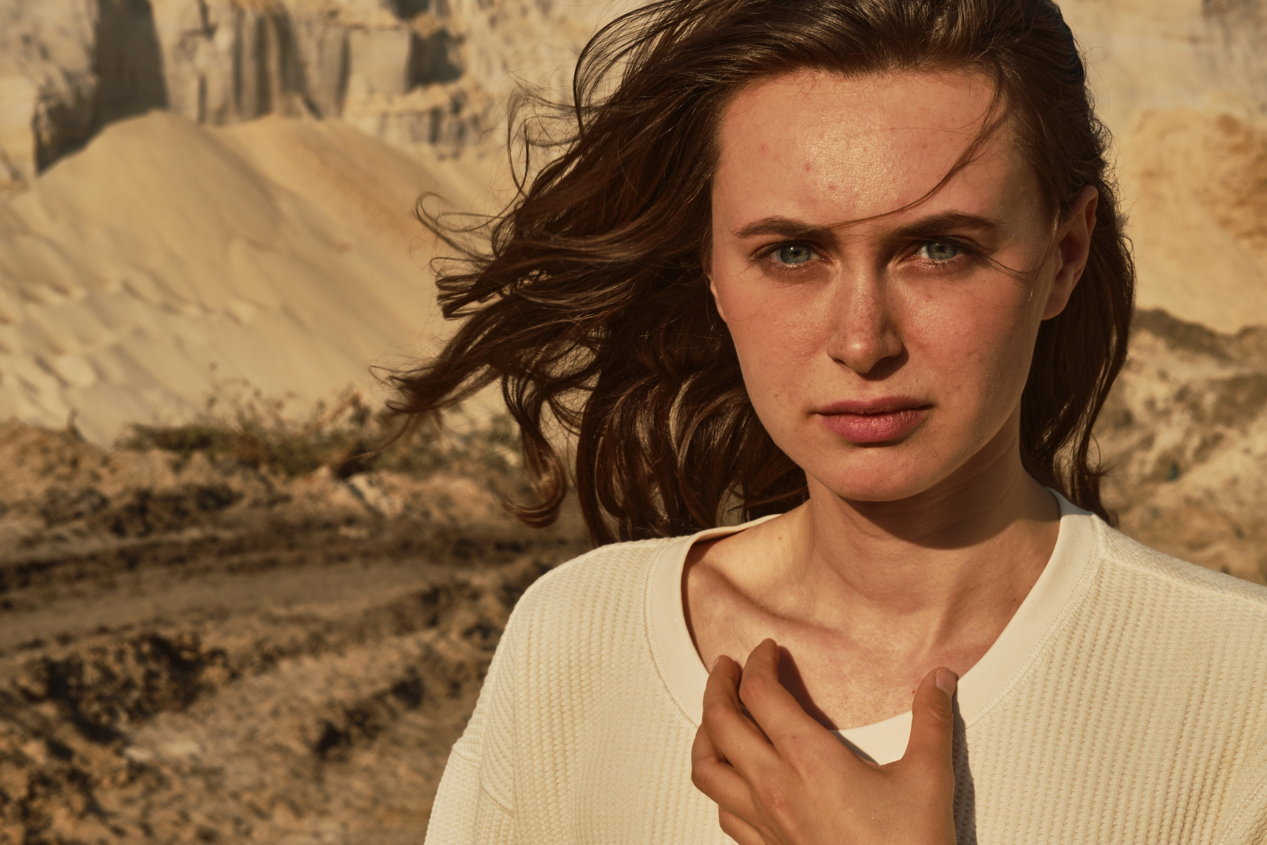 Светлана в пустыне (на пляже). Фотограф Максим Ерёмин