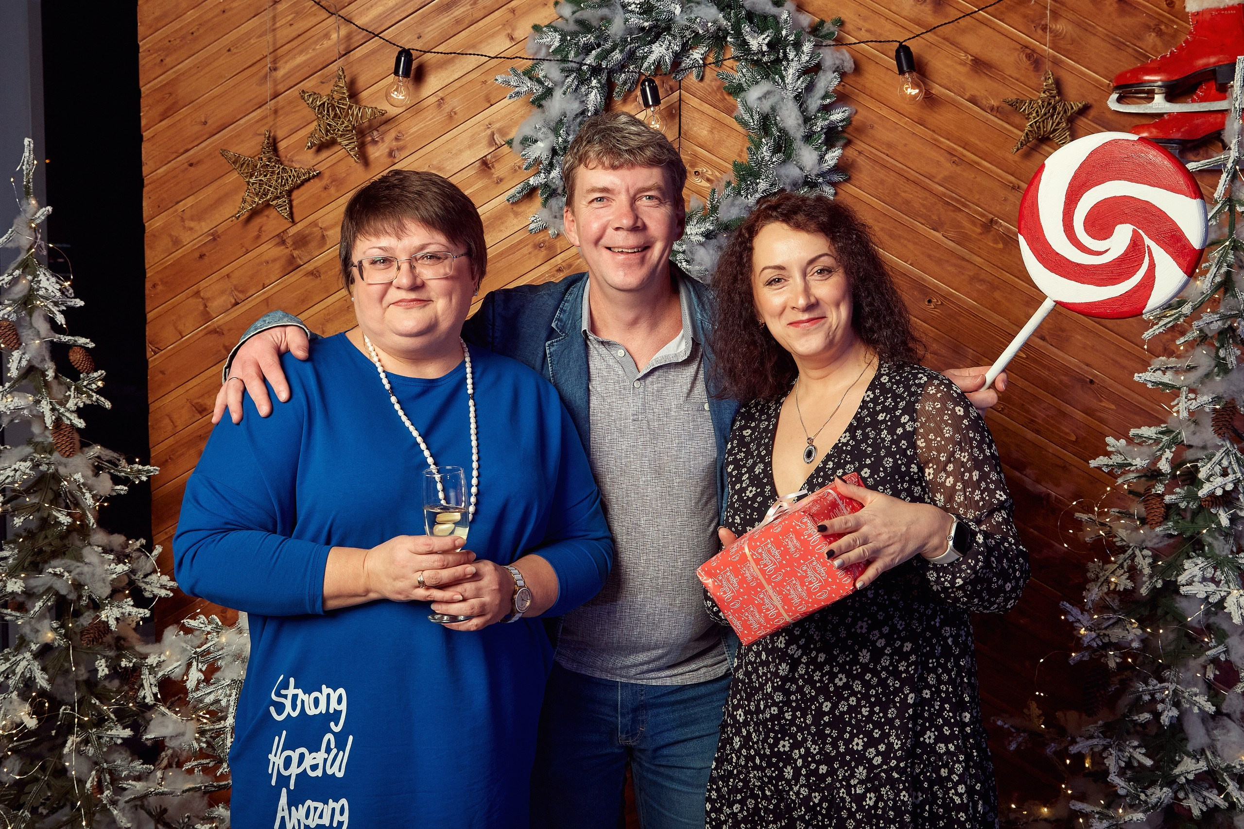 Транс-Инвест / Новогодний корпоратив на территории автосалона. Антон Артюшин, портретный фотограф. Москва