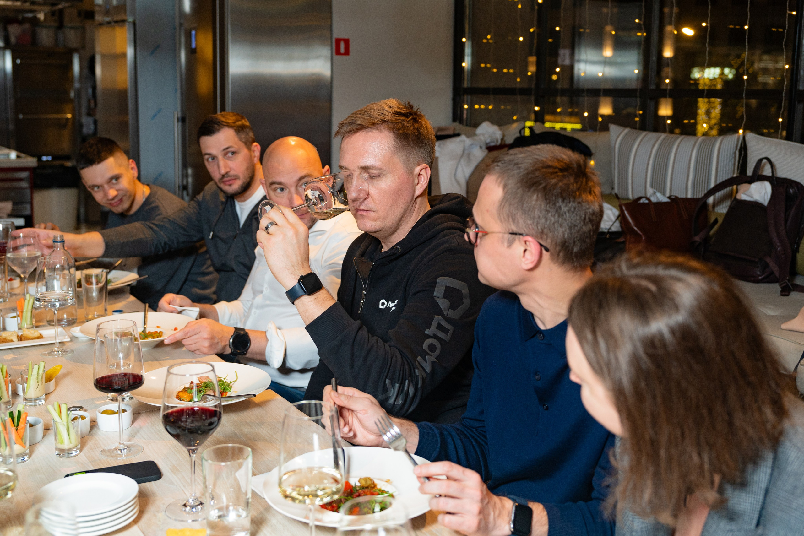 NOVIKOV SCHOOL — Умами зал. Фотограф Никита Комаров