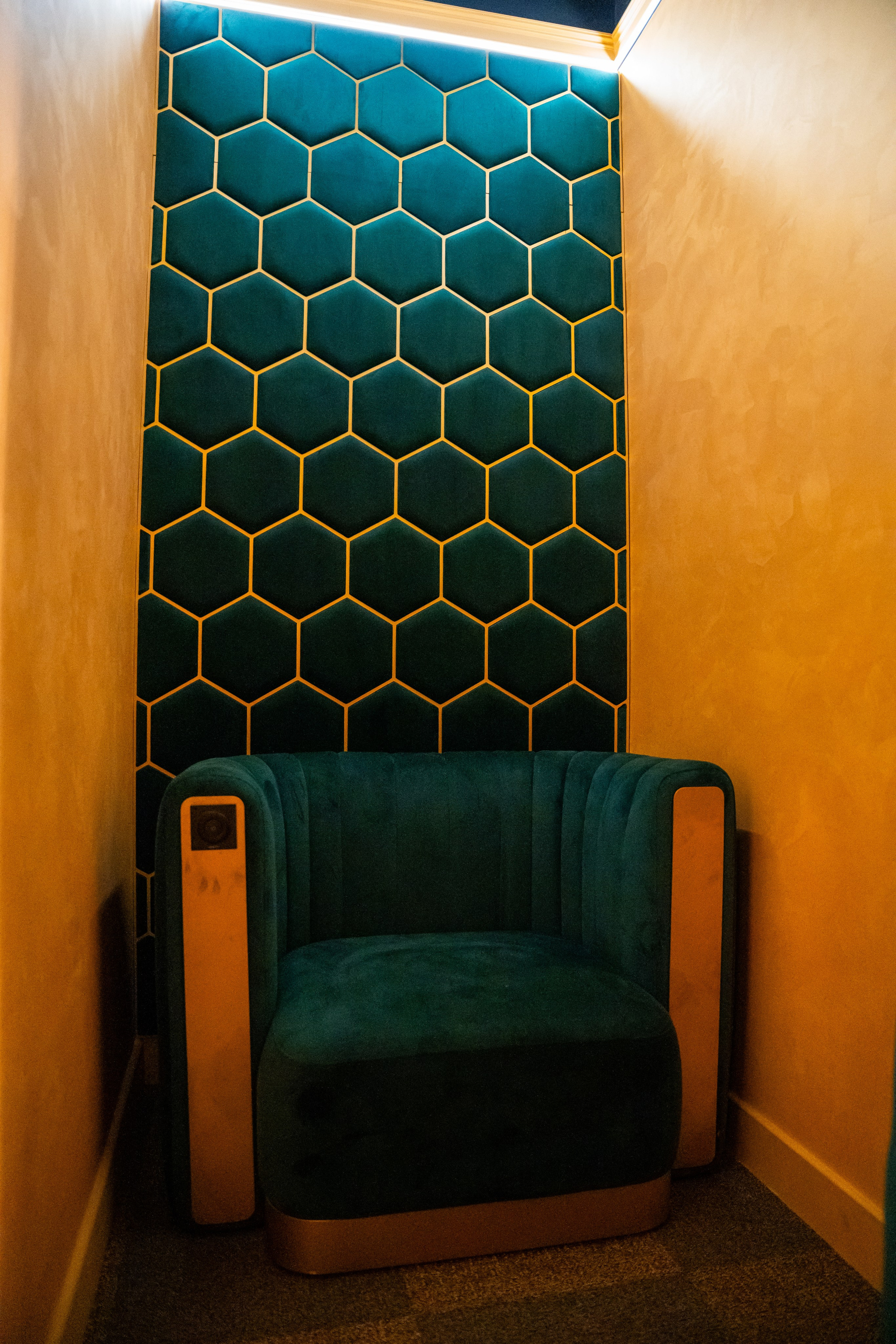 Фотосъемка интерьера стриптиз-клуба Hefner — элитный клуб Краснодара. Интерьерная фотосъемка клуба Hefner в Краснодаре — профессионально. Шедевры для Вас! Фотограф и Видеограф в Краснодаре Пахиев Руслан