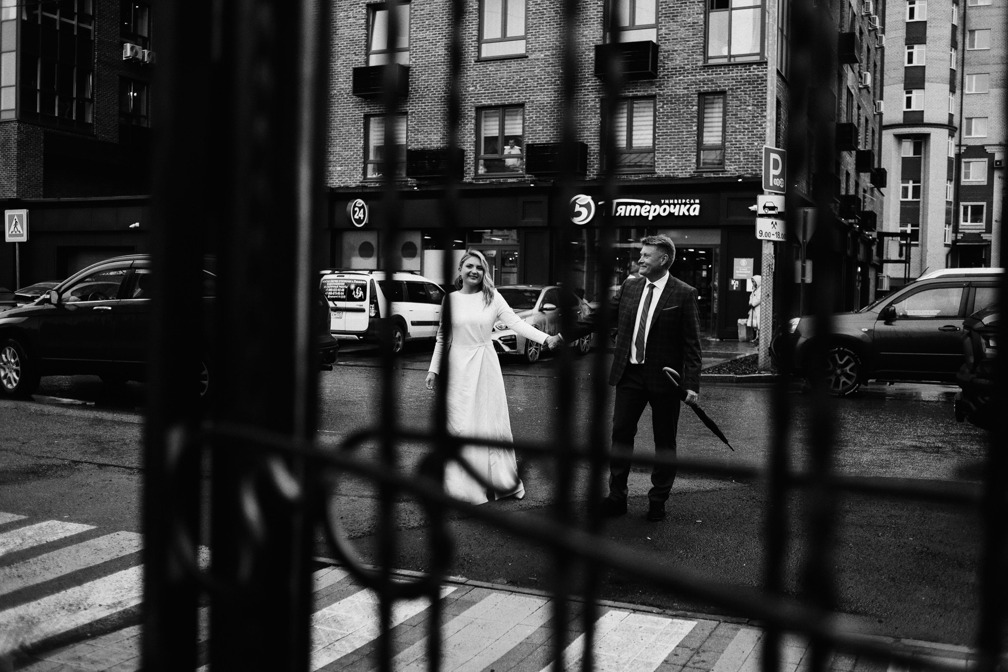 Свадебная фотосессия Дмитрия и Марии в Тюмени — Идеи для съемки в ЗАГСе и городе. Портретный фотограф Тюмень Дарья Мустафина
