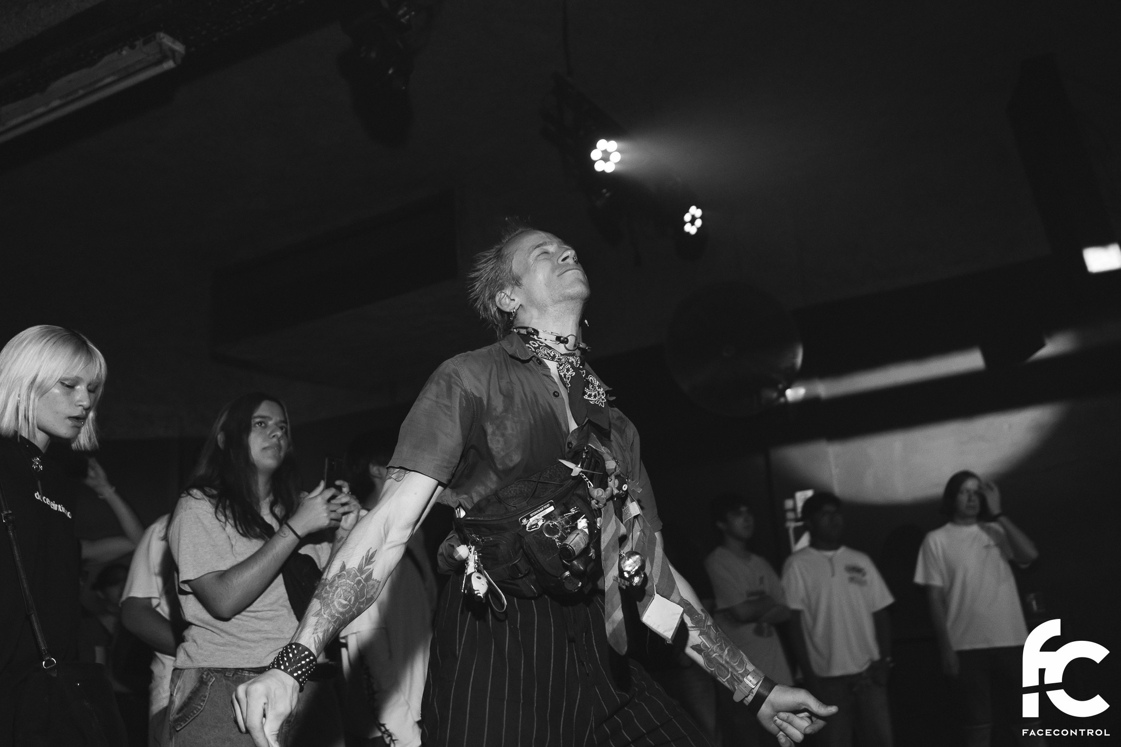 Sextape of Lovers & Granma. Face Control: Crónica social, anuncios de eventos y reportajes fotográficos