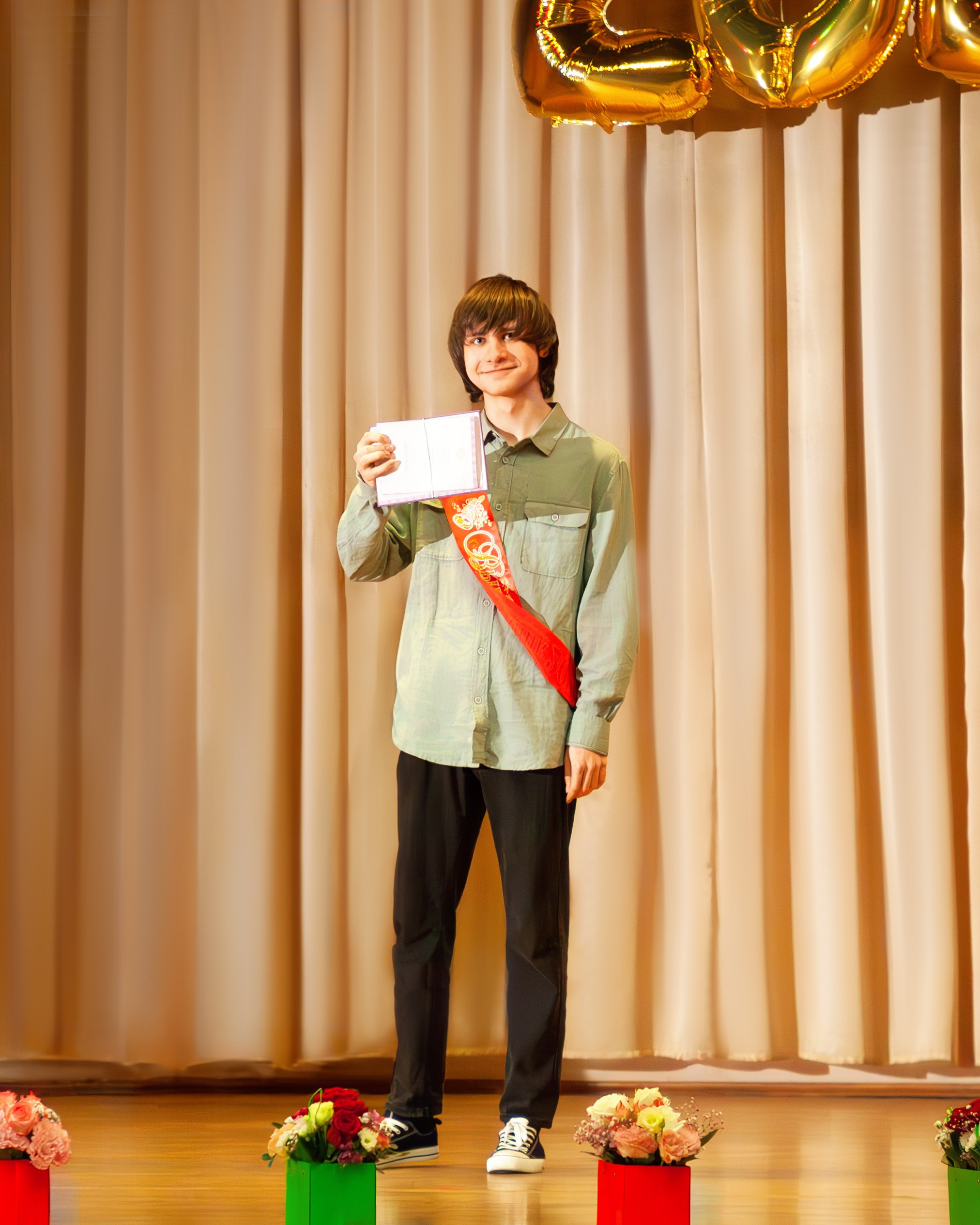 498 школа вручение дипломов, 2024. Выпускные альбомы и школьный фотограф в Подольске, Троицке, Щербинке, Москве и Московской области