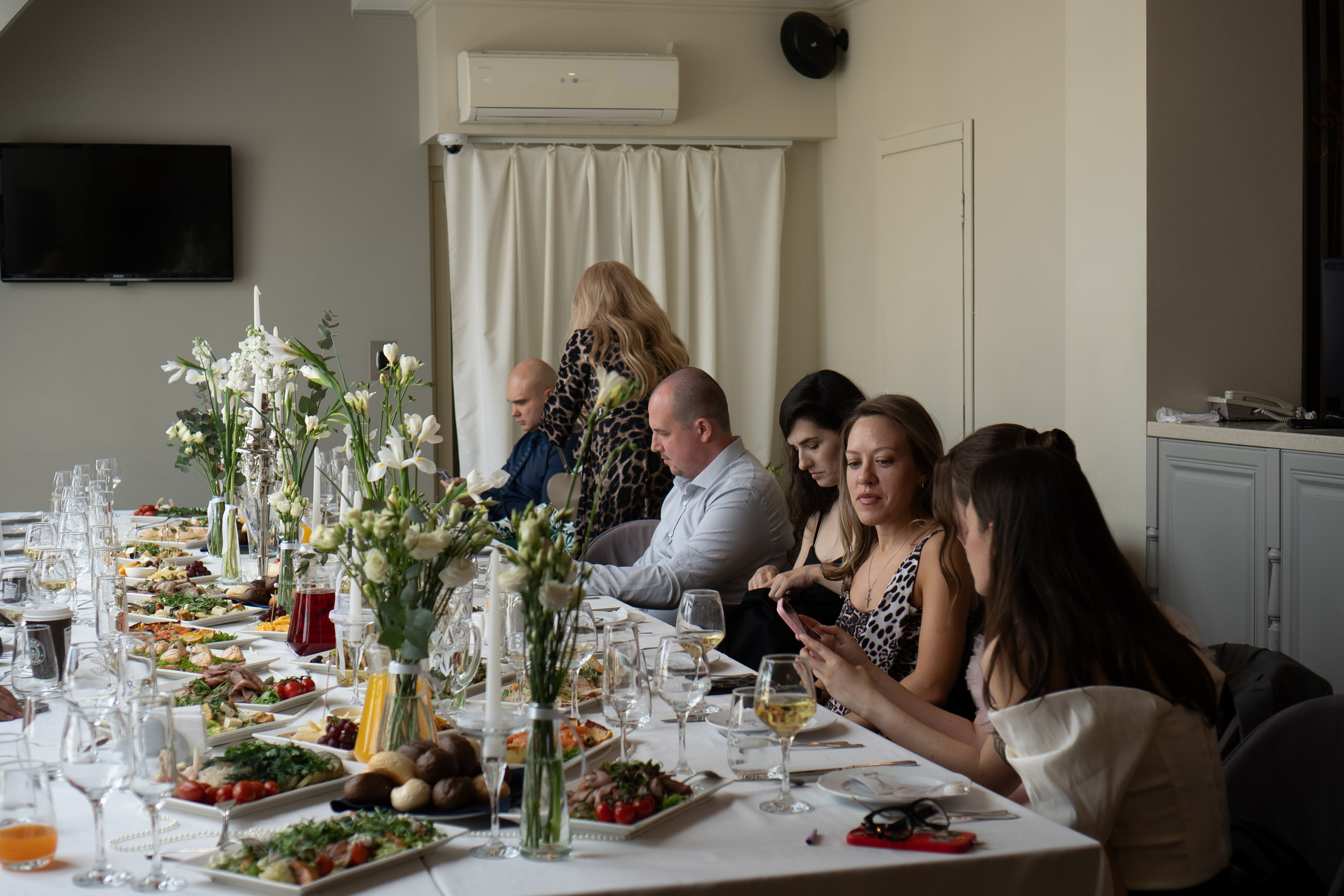 СВАДЕБНЫЙ БАНКЕТ НА ВЛАДИМИРСКОЙ В САНКТ-ПЕТЕРБУРГЕ (КАМЕРНАЯ СВАДЬБА). Профессиональный фотограф, Санкт-Петербург — Виктория Богомолова