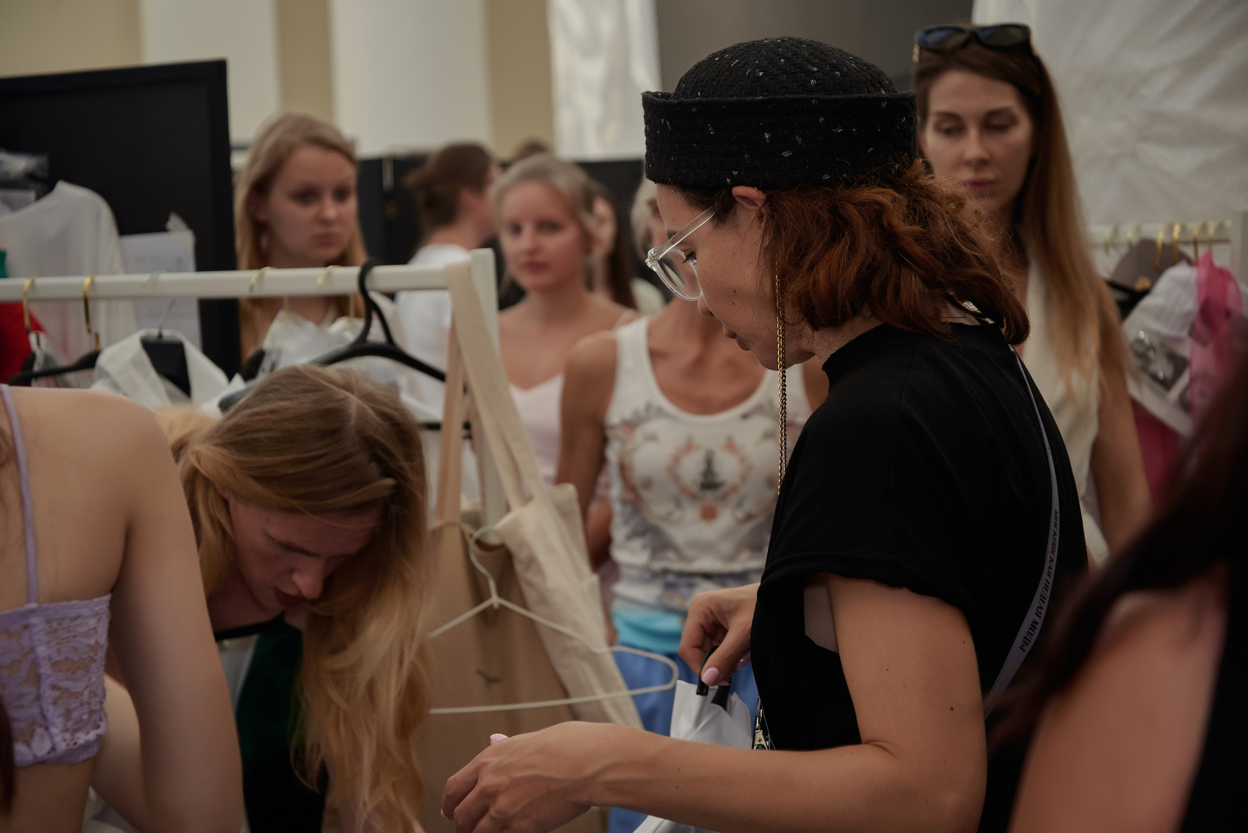 Backstage с показа ALENA COJOCARU RFW 2025. Наталия Дианова — фотограф для брендов и экспертов в Москве