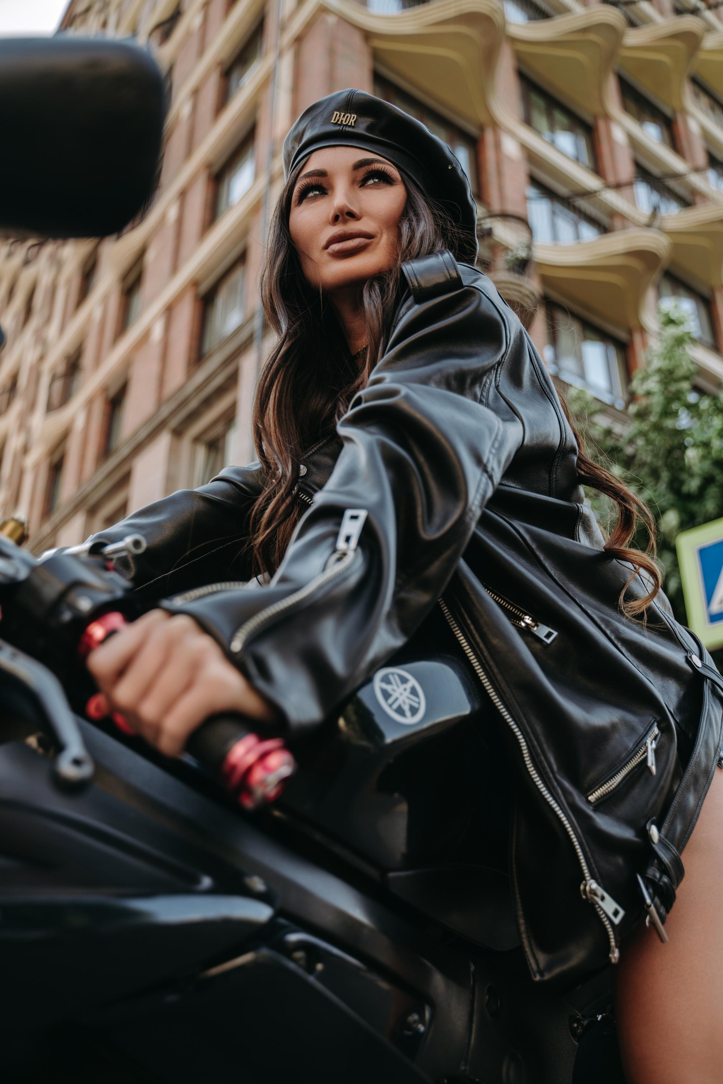 женская фотосессия с зеркалом