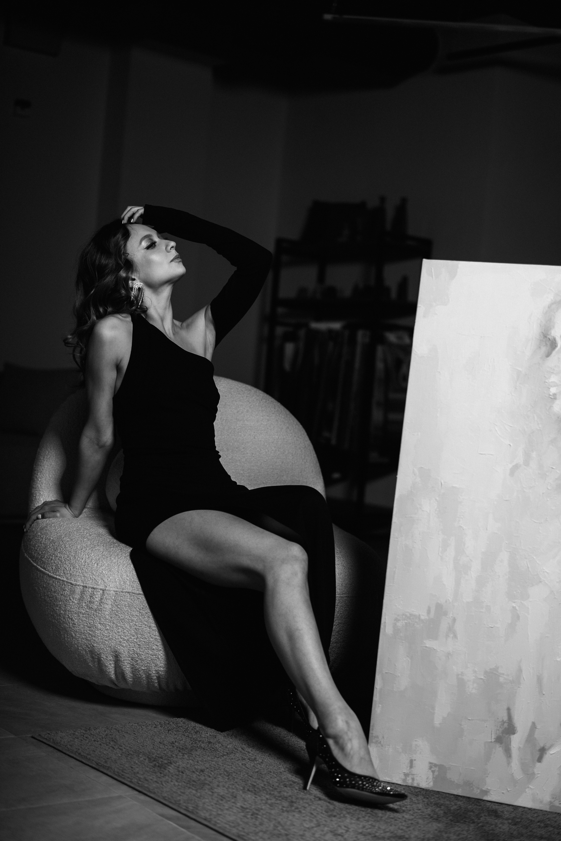 фотосессия в интерьере с девушкой