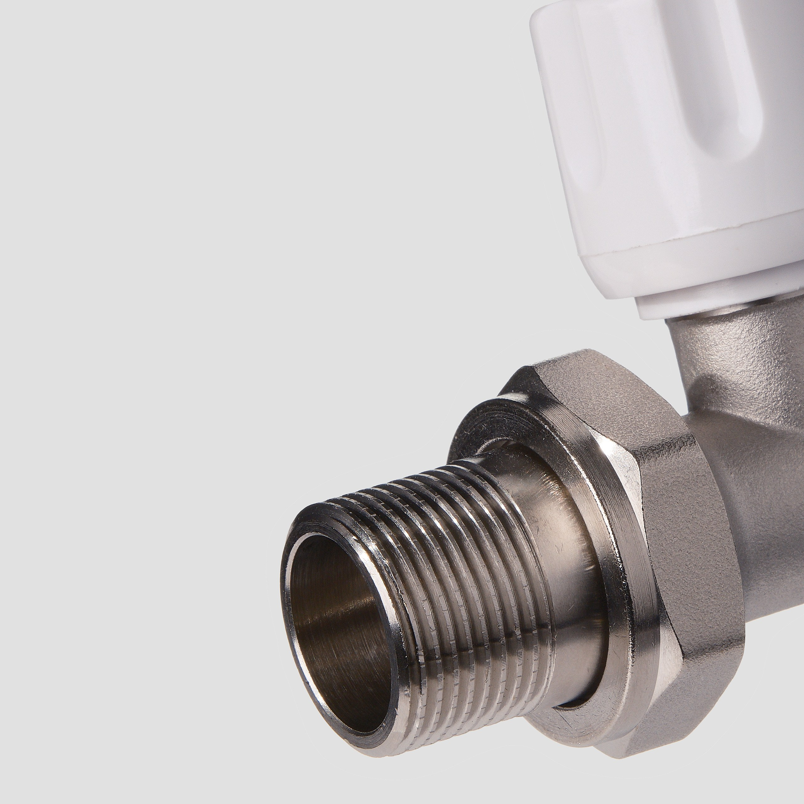 Предметные фотографии регуляторов и нагревателей для отопительных приборов