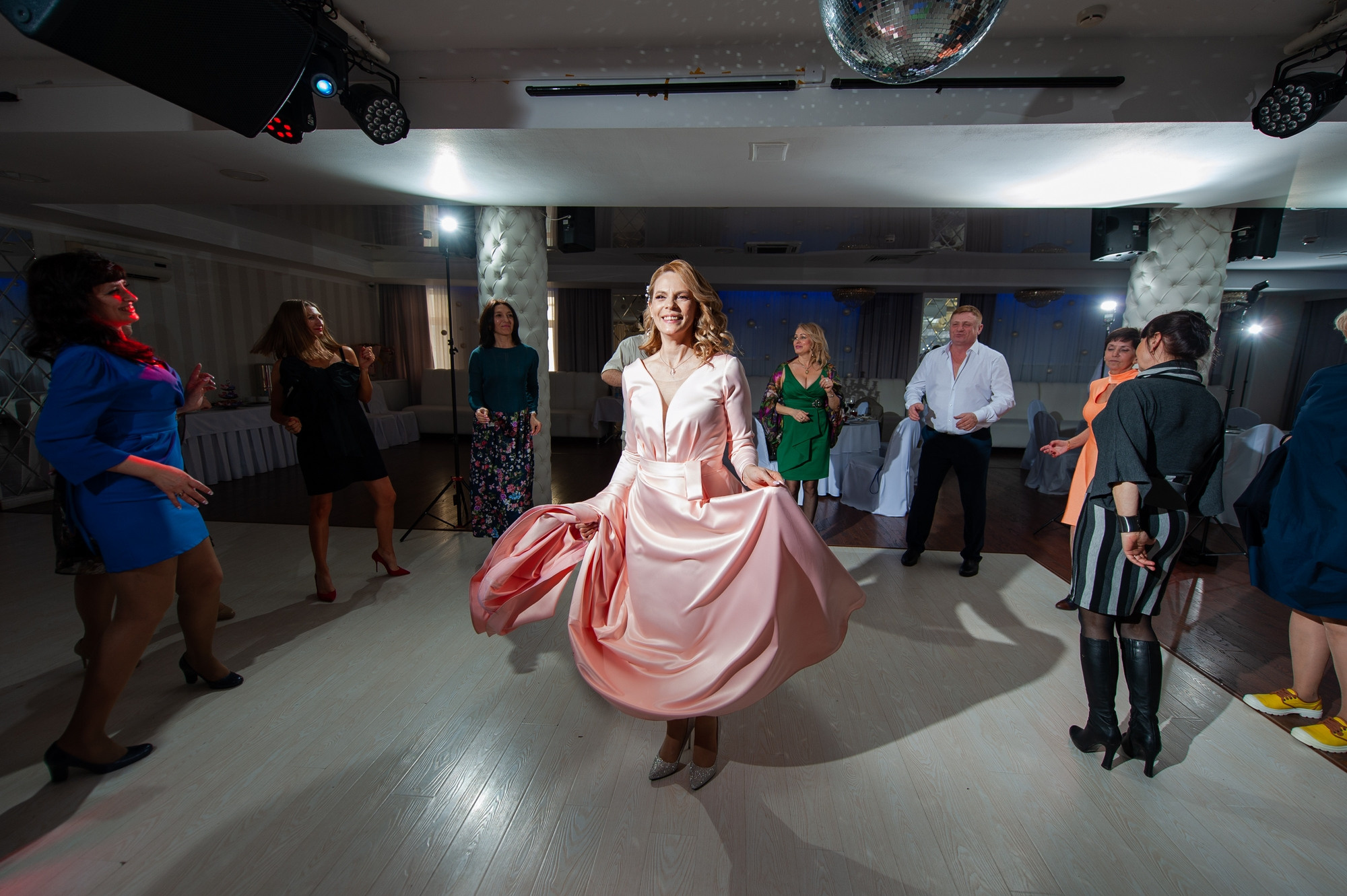 Свадебный и семейный фотограф в Омске Мормулев Михаил. Свадебный и семейный фотограф в Омске Мормулев Михаил