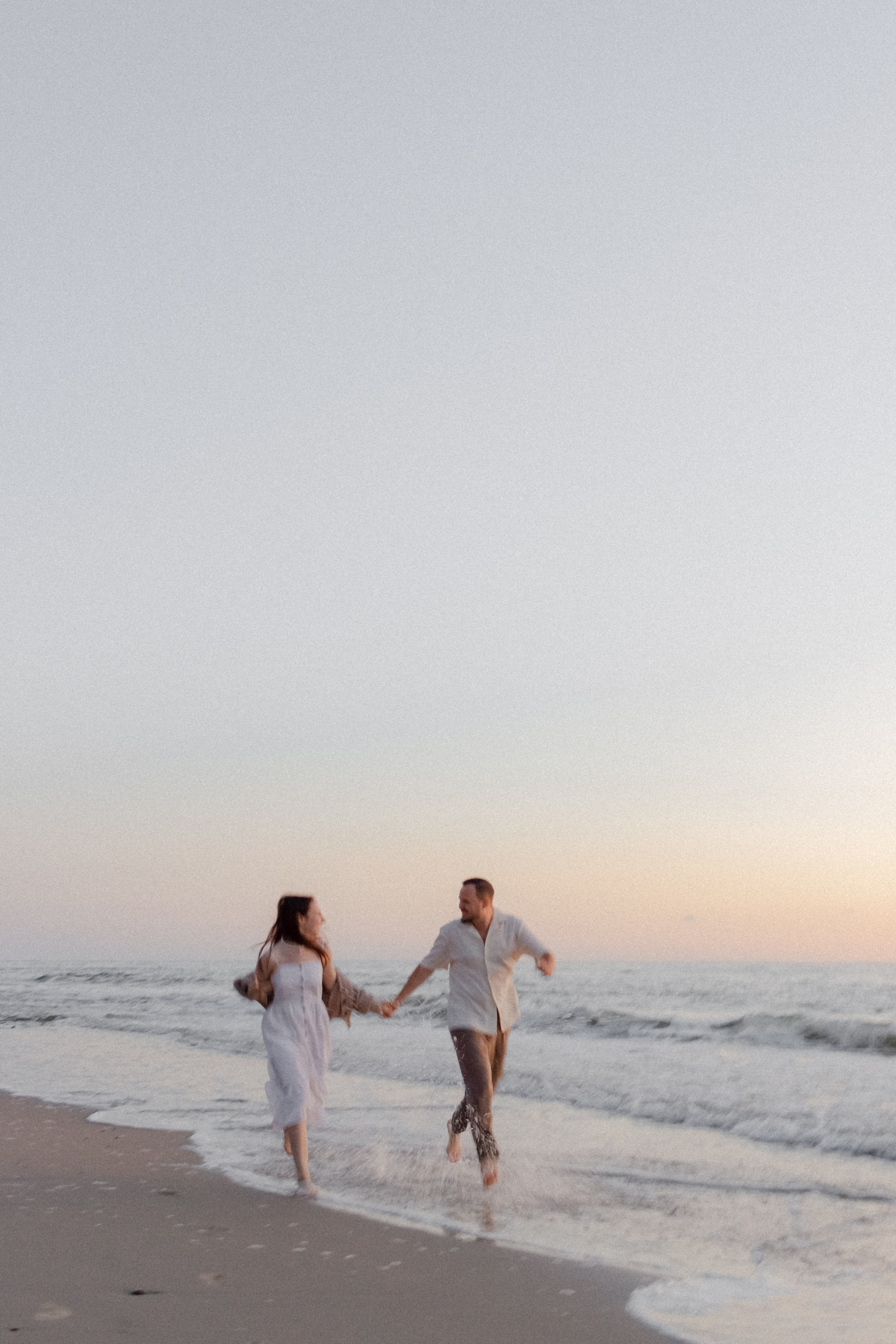 Киношная парная фотосессия на море в Калининграде / Донское. Портретный фотограф в Калининграде Рита Холодова