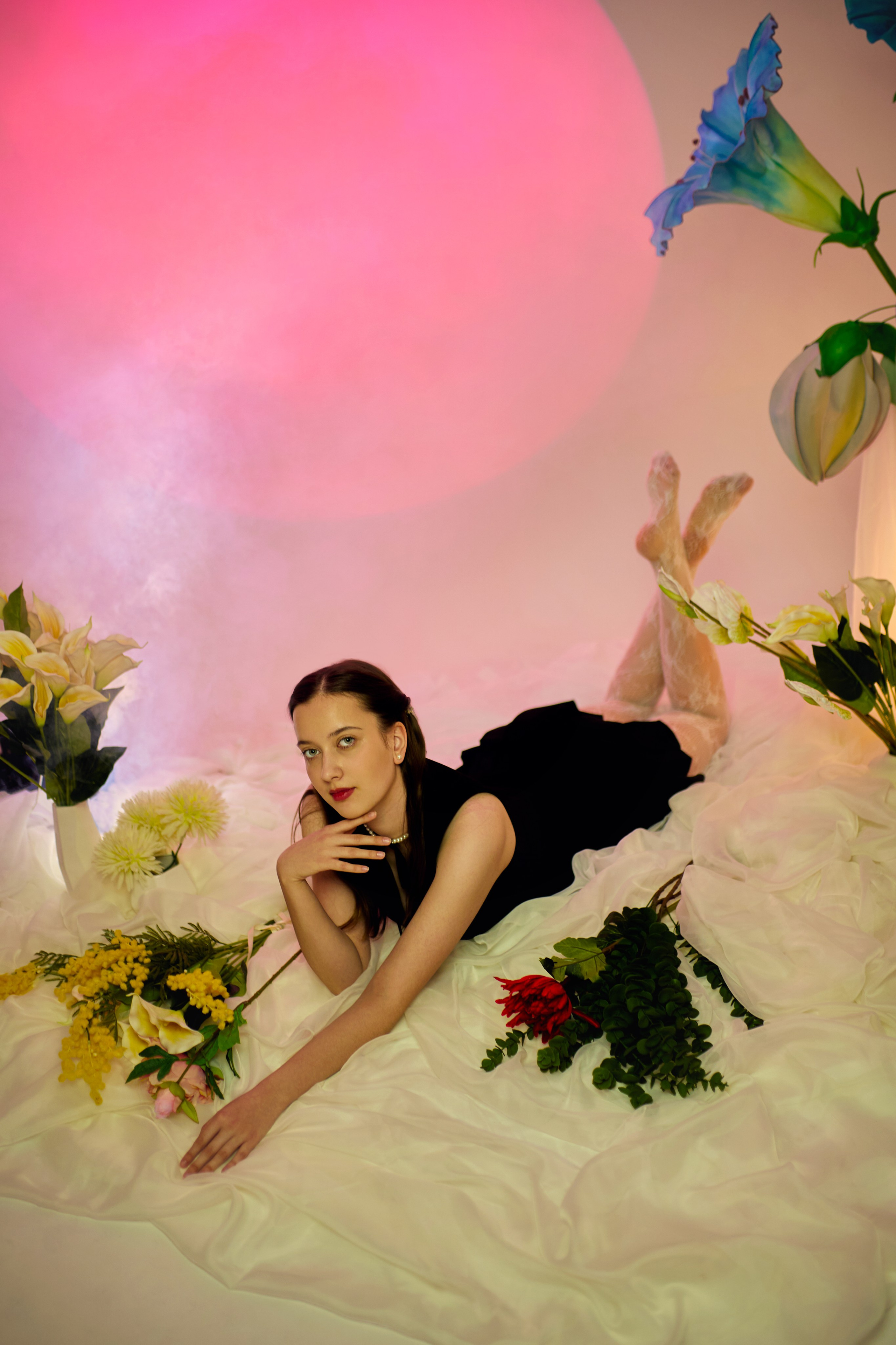 Цветной свет и цветы — фотодень. Фотограф|Катя Рикошетер