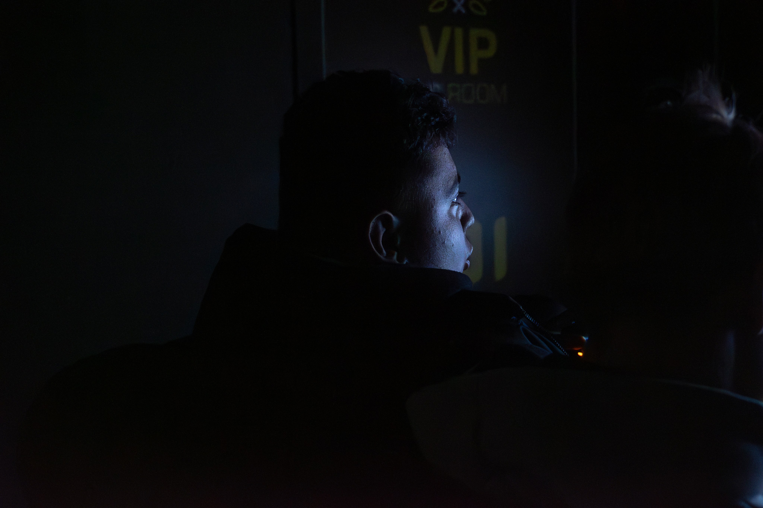 Репортаж в киберспортивном клубе Kolizeum. Фотограф мероприятий в Москве