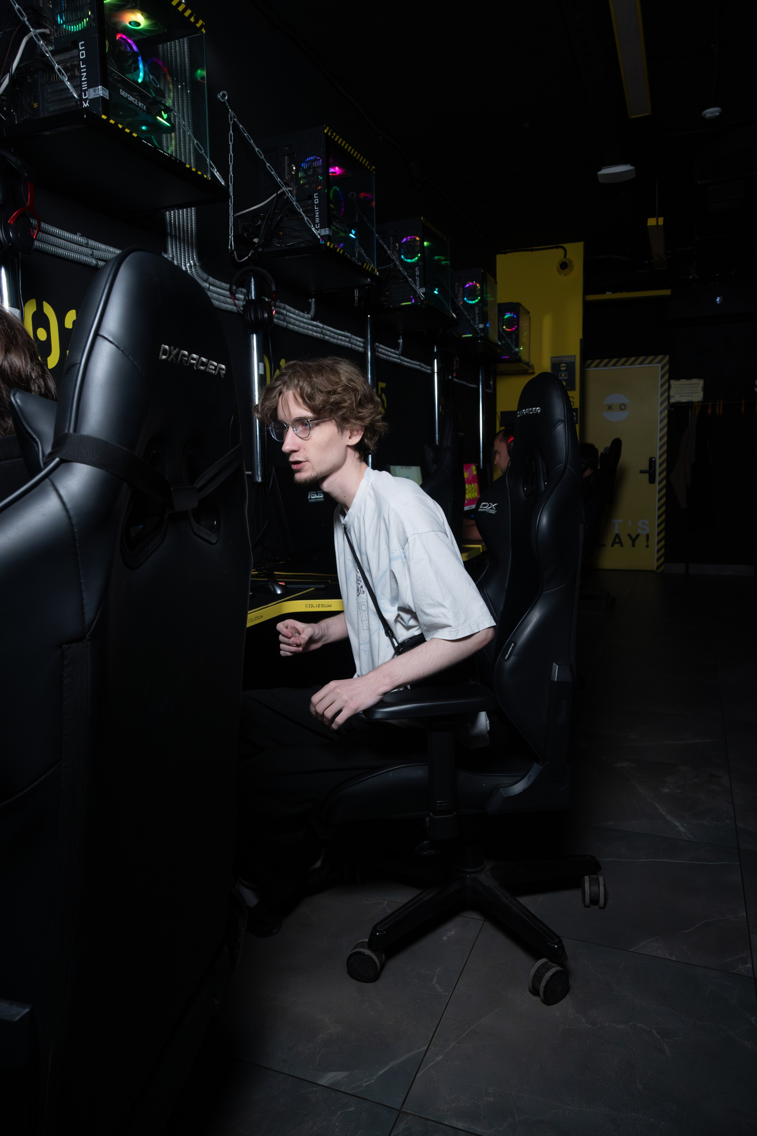 Репортаж в киберспортивном клубе Kolizeum. Фотограф мероприятий в Москве