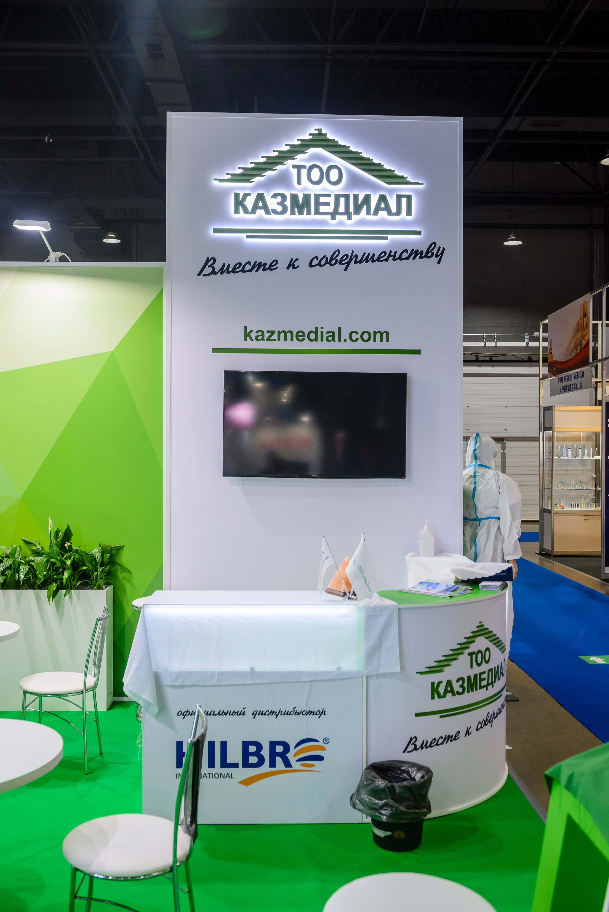 Съемка стендов на выставке KIHE 2024. Интерьерный и репортажный фотограф в Алматы