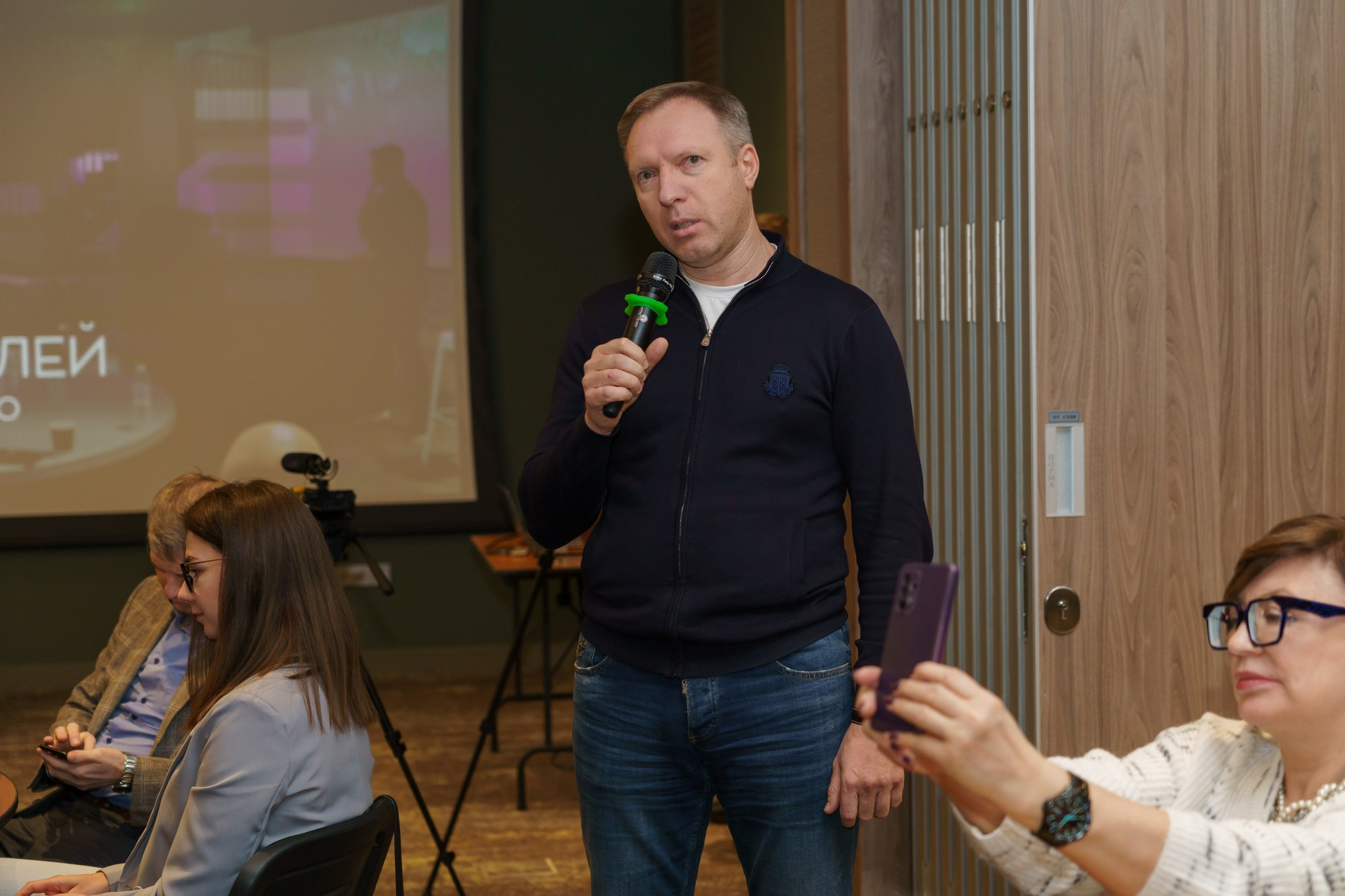 Выступление спикера. Photomantis