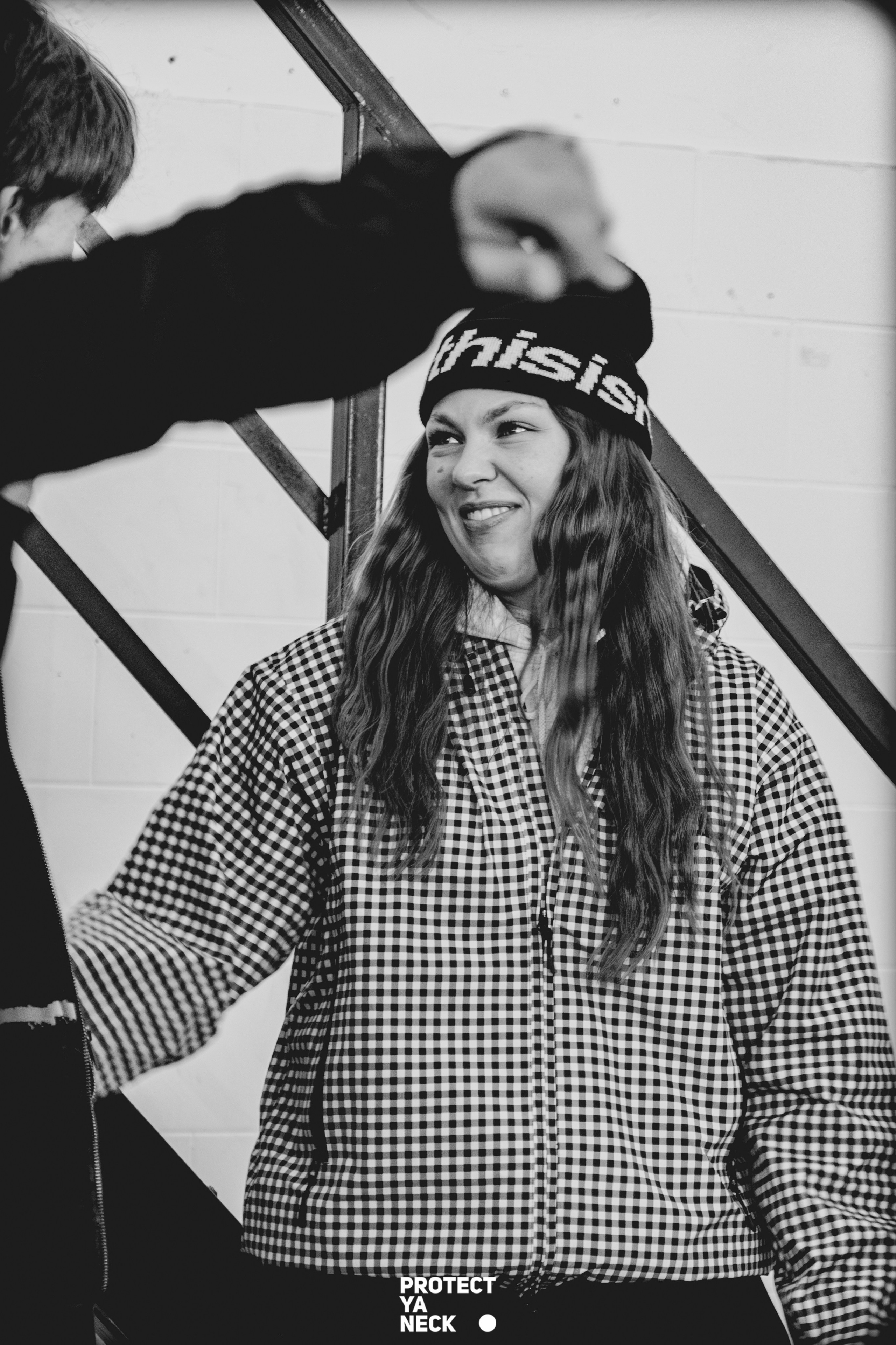 PROTECT YA NECK 22/03 (@youlovebu). Соня бу тебя сфоткала