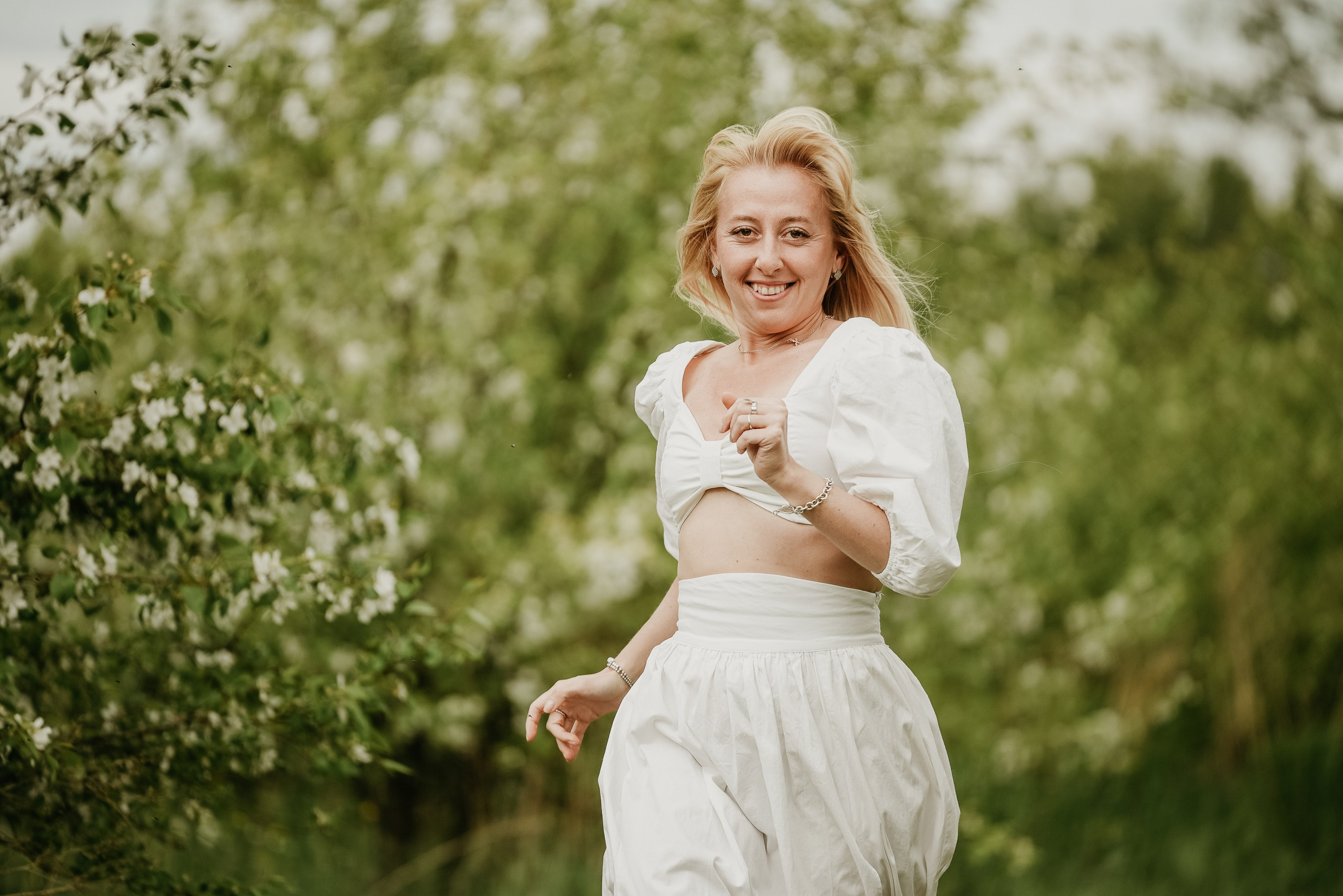 Фотосессия в цветущих яблонях. Фотограф Анна Герман. Красноярск