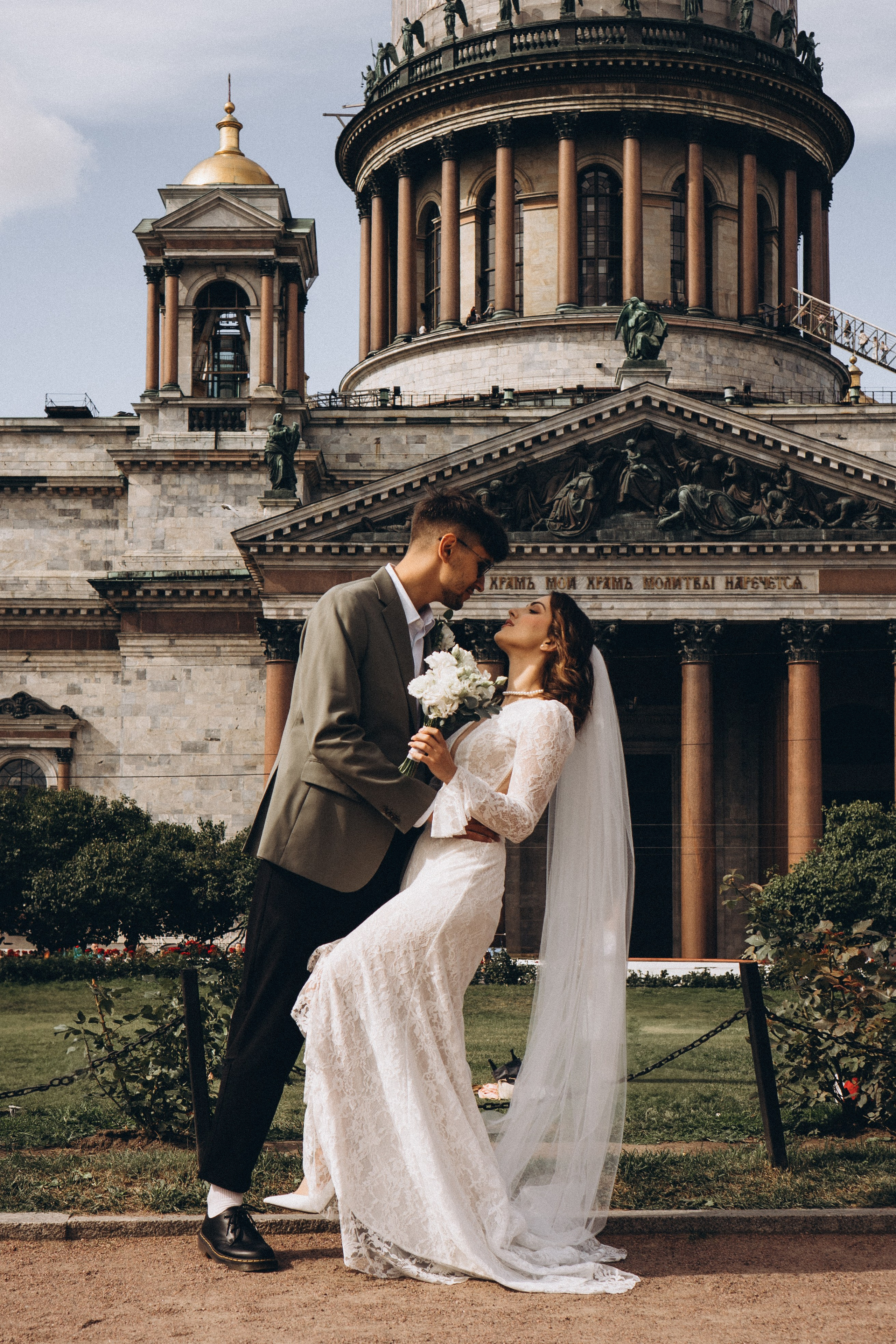 СВАДЕБНАЯ ПРОГУЛКА ВОЗЕ ИСАИКЕВСКОГО СОБОРА АСТОРИИ И ЗАКОНОДАЛЕТНОГО СОБРАНИЯ. Профессиональный фотограф, Санкт-Петербург — Виктория Богомолова