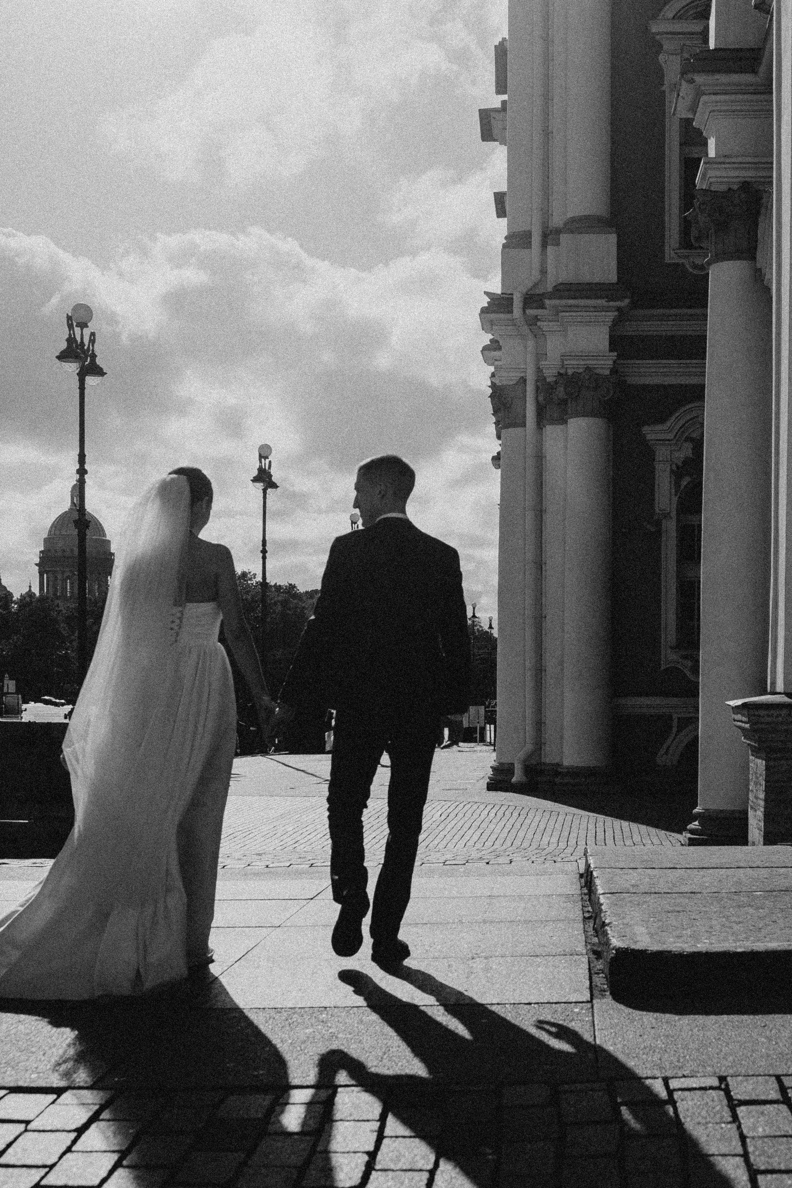СВАДЕБНАЯ ПРОГУЛКА В САНТК-ПЕТЕРБУРГЕ (ИСАКИЕВСКИЙ СОБОР, ЗИМНЯЯ КАНАВКА, ЭРМИТАЖ И БОЛЬШАЯ МОРСКАЯ УЛИЦА). Профессиональный фотограф, Санкт-Петербург — Виктория Богомолова