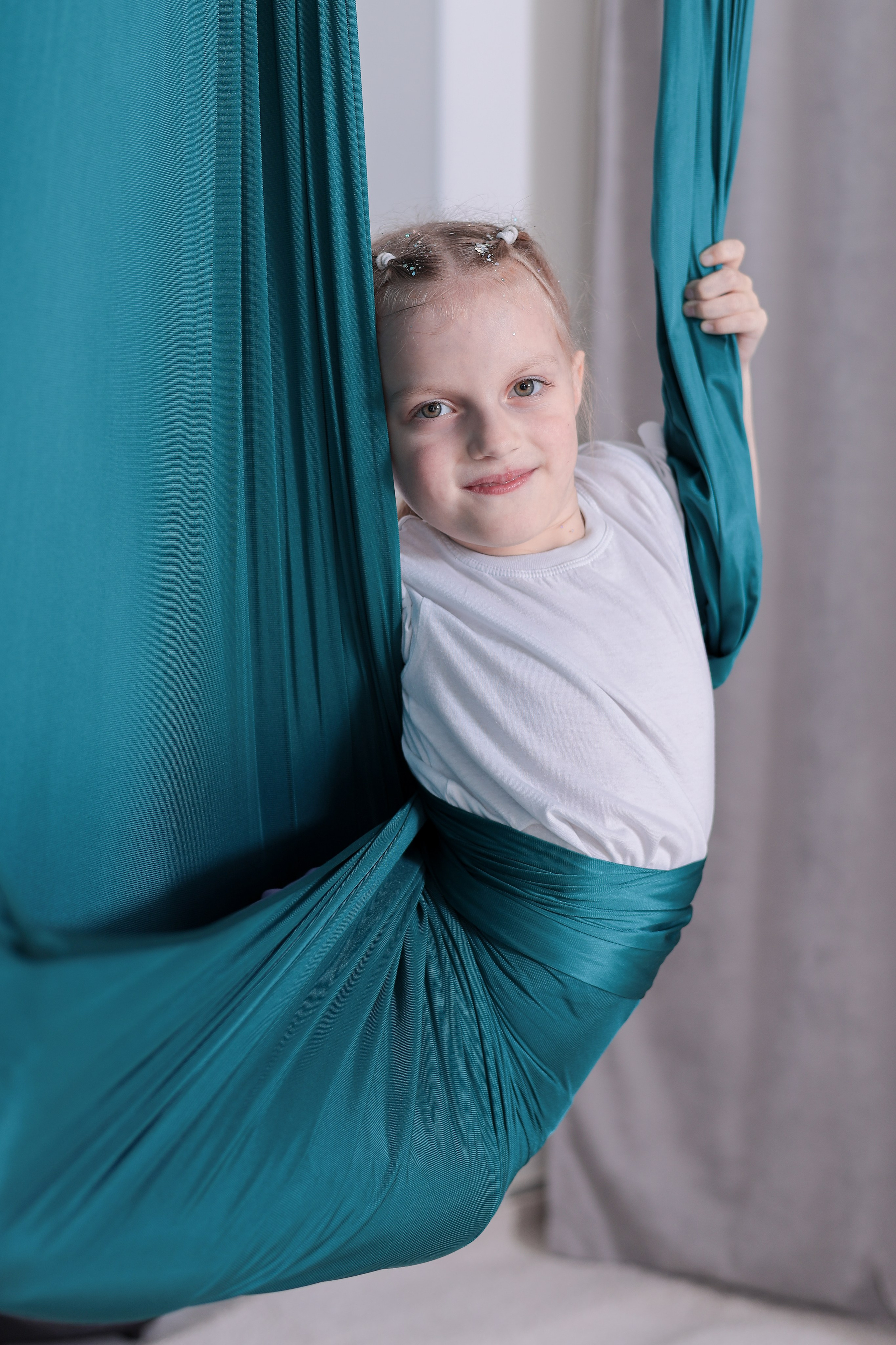 Детская аэройога. Фотограф Надршина Лилия