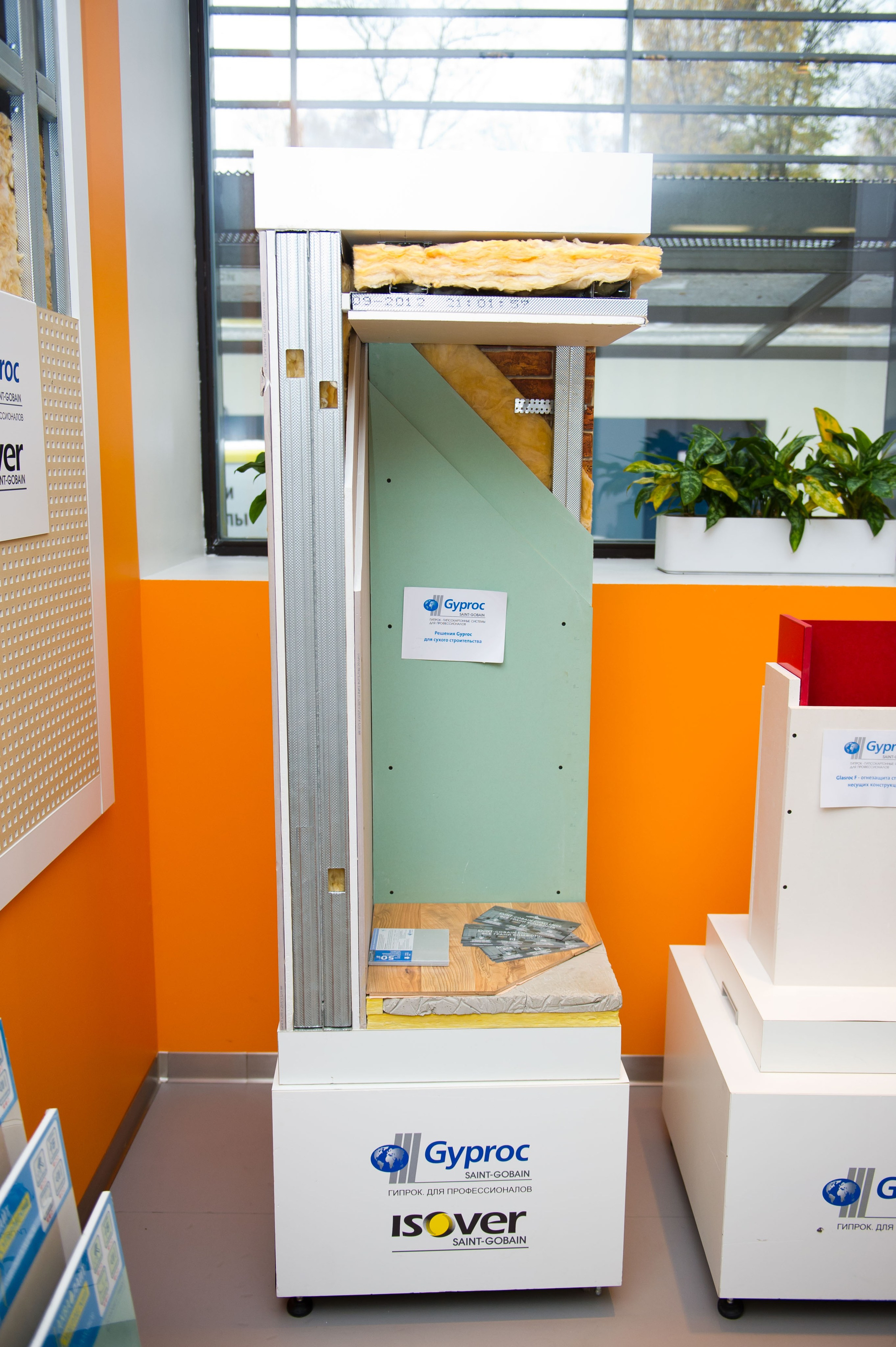 Saint-Gobain демонстрационный центр. Встреча блогеров и представителей фирмы. Репортажный фотограф и видеограф Слава Думчев. Тимбилдинги, отчетники, корпоративы