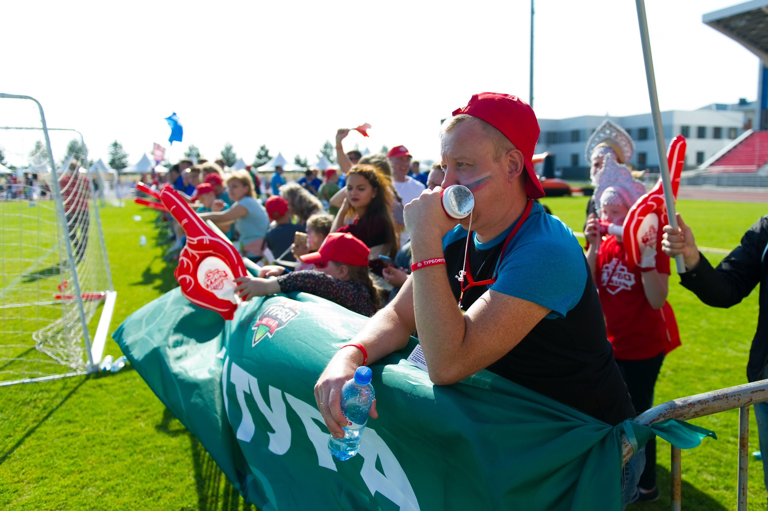 Турбофутбол (корпоративное соревнование «Пятерочки»). Репортажный фотограф и видеограф Слава Думчев. Тимбилдинги, отчетники, корпоративы