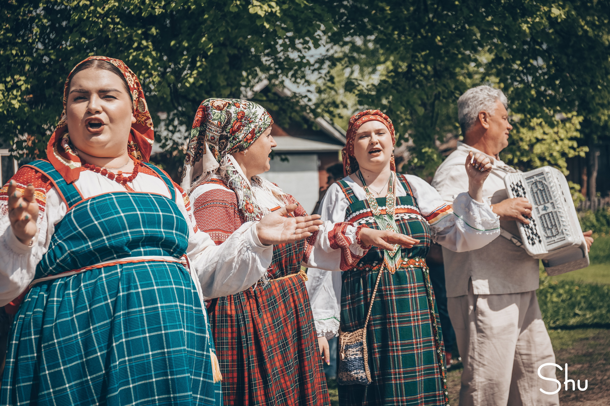 Село Холуй и фестиваль «Русская Венеция» | Расписные лодки и лаковая миниатюра