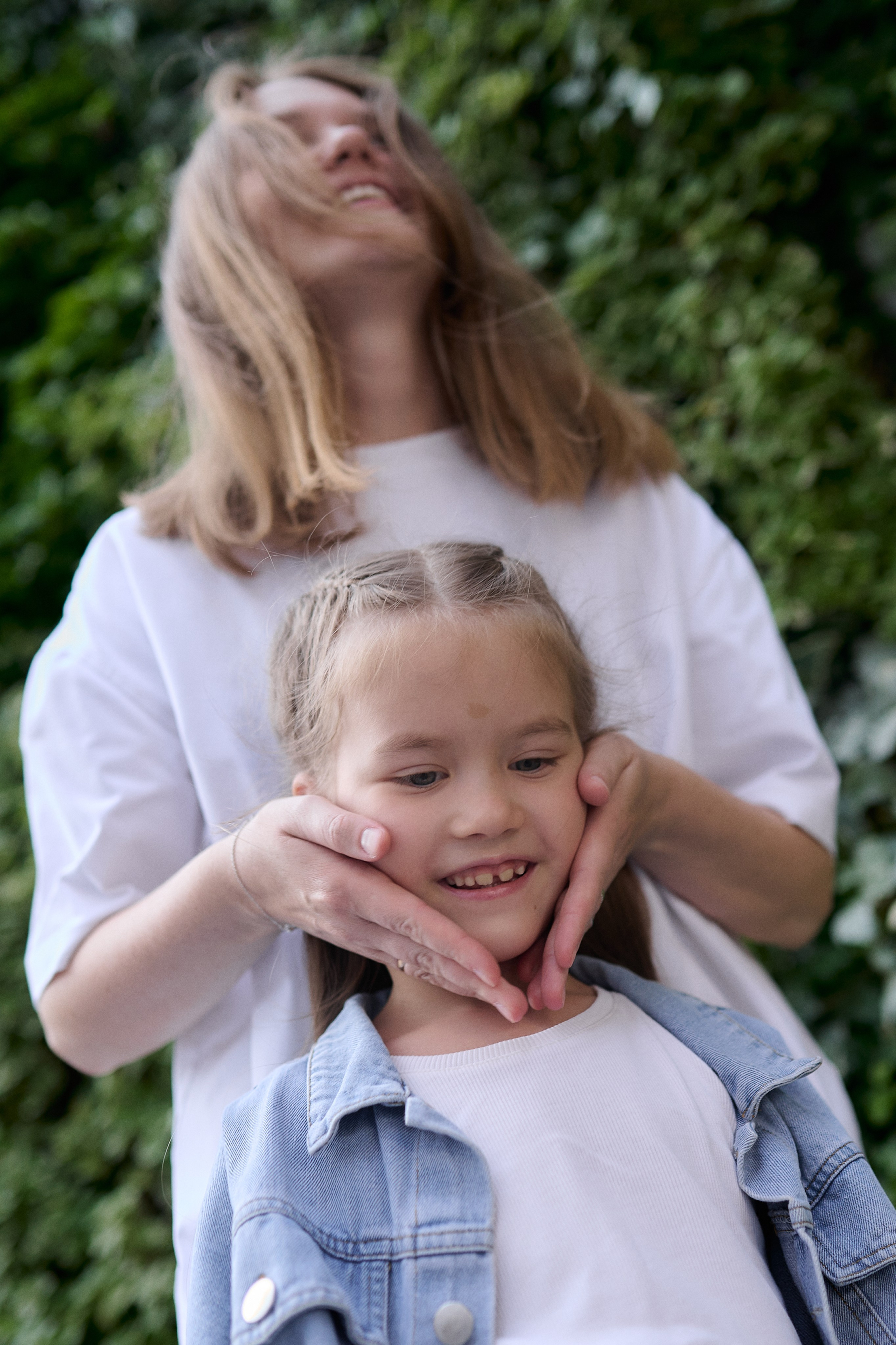 Катя и Ника. Прогулка по Новому Арбату. Семейный и свадебный lifestyle-фотограф в Москве Мария Петрова