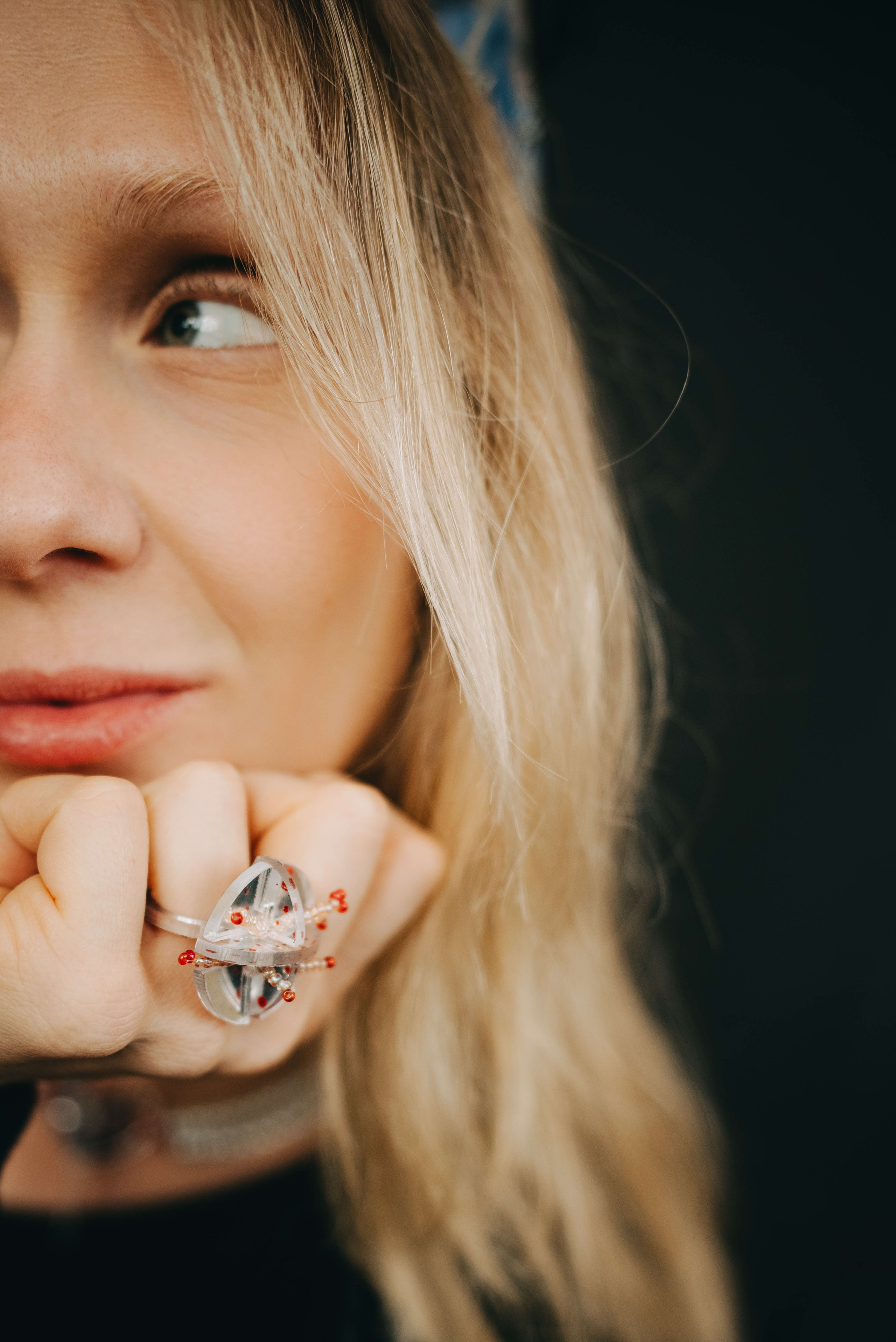 Съемка для бренда украшений в славянском стиле. Портретный и свадебный фотограф в Тбилиси • xeniqo