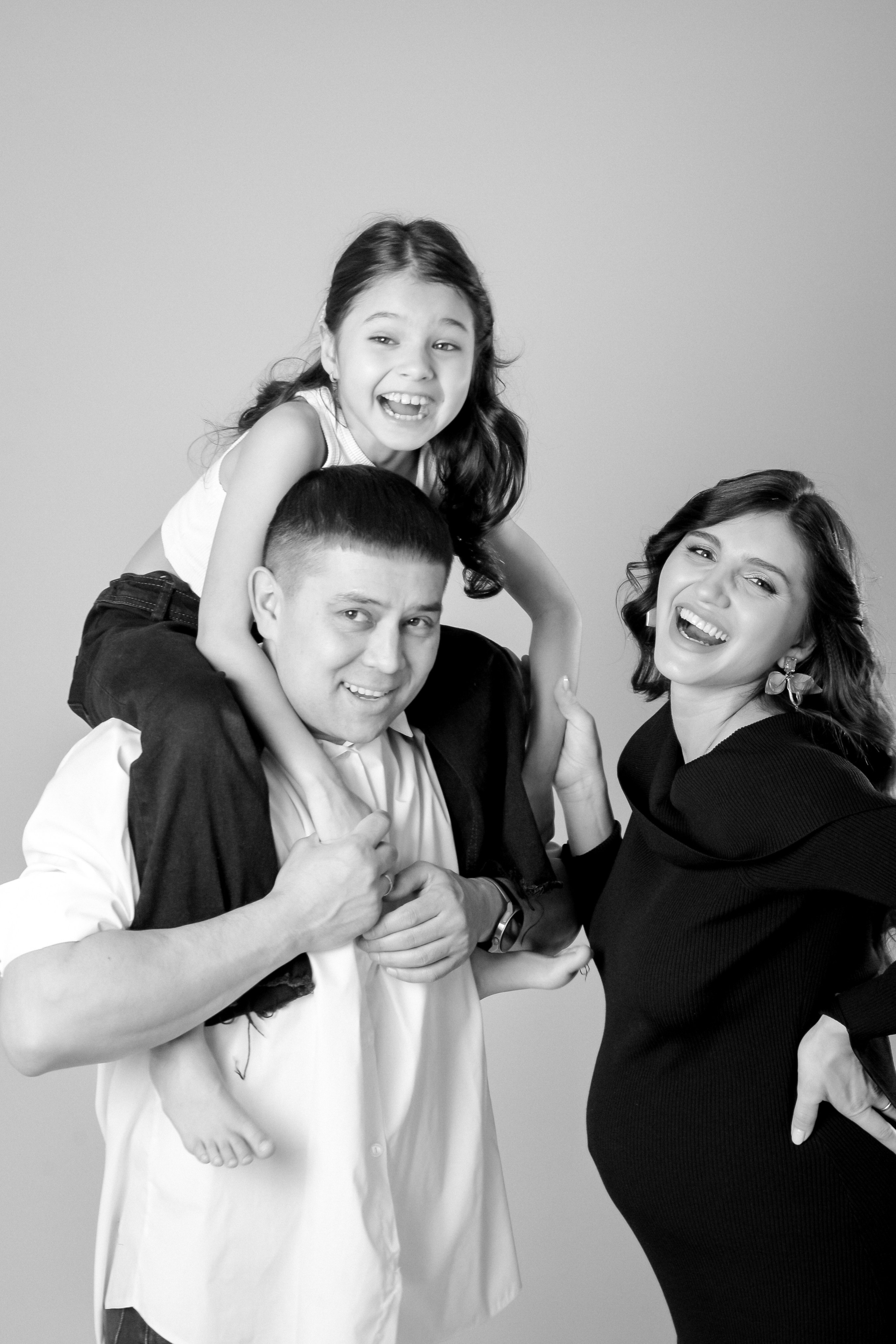 ДОЧКИ, ВНУЧКИ, БАБУШКА. Фотограф Юлия Антушева