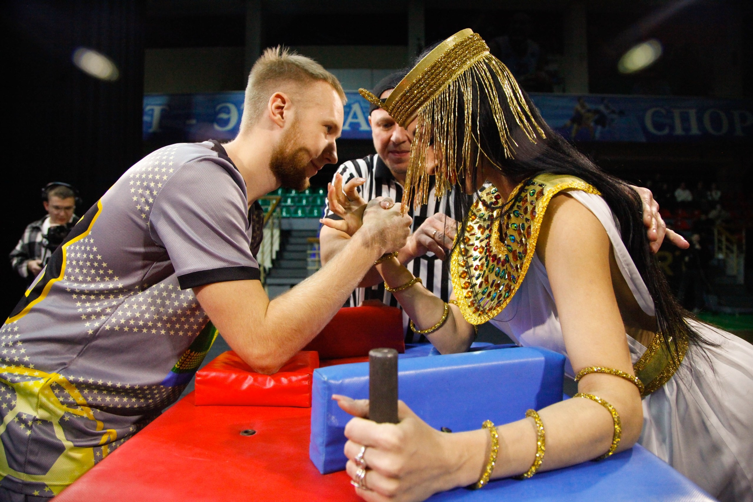 АРМРЕСТЛИНГ. Фото. Спортивный фотограф, трансляция, звук и свет в Новосибирске