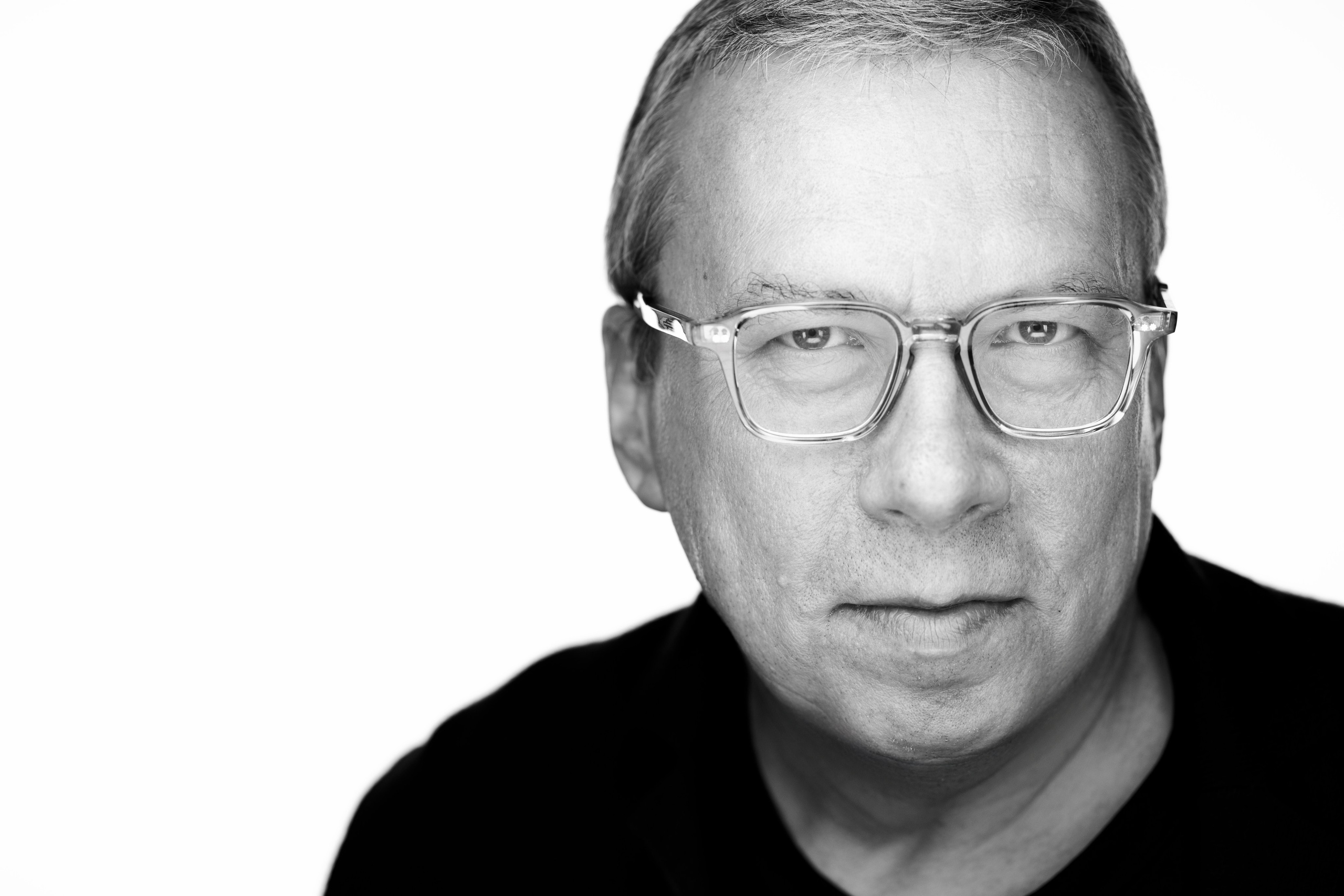 Чёрно-белый портрет. Бизнес-портрет | Хедшот-фотограф | Студия делового портрета в Москве