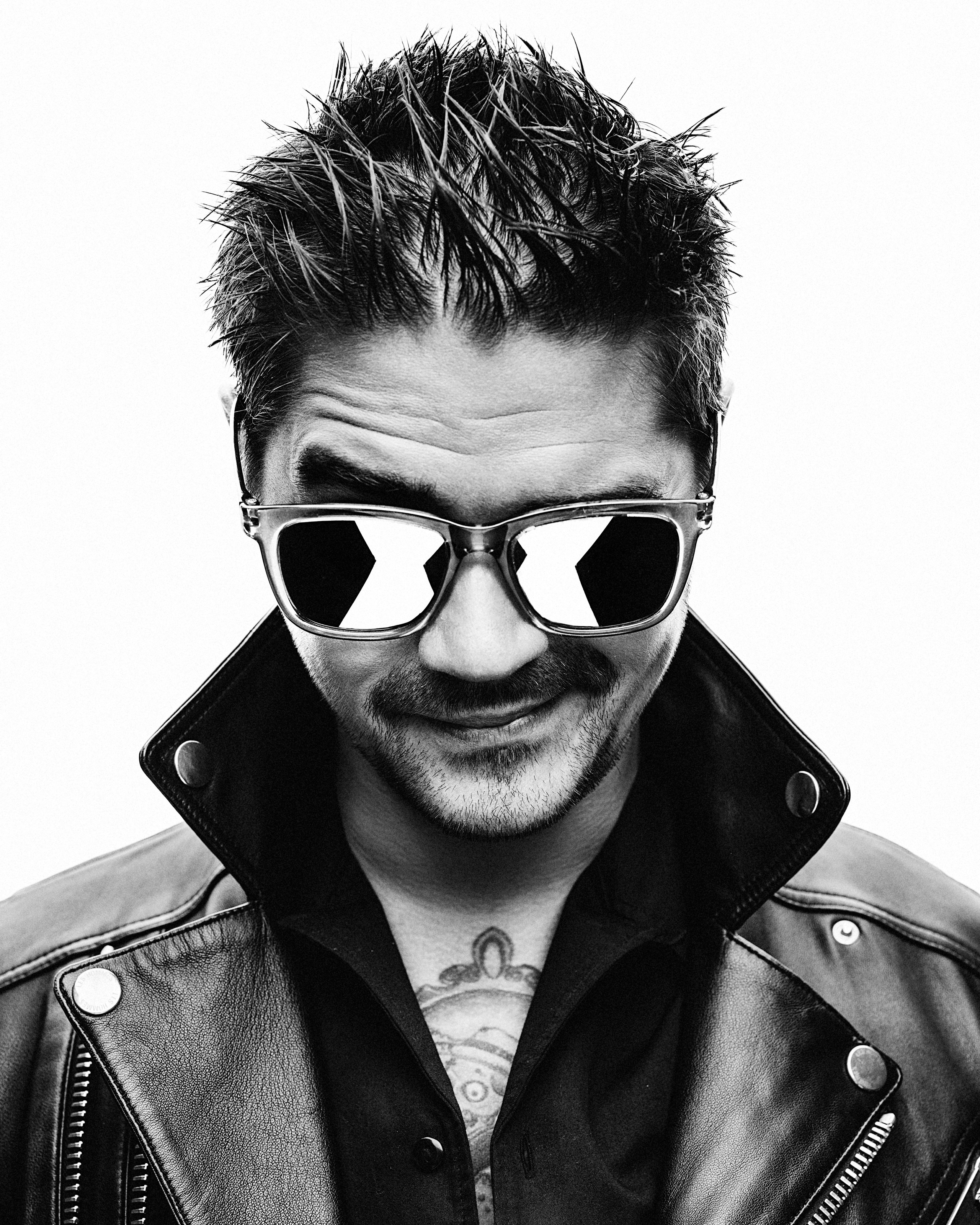 Юрий Музыченко музыкант фото черно-белая