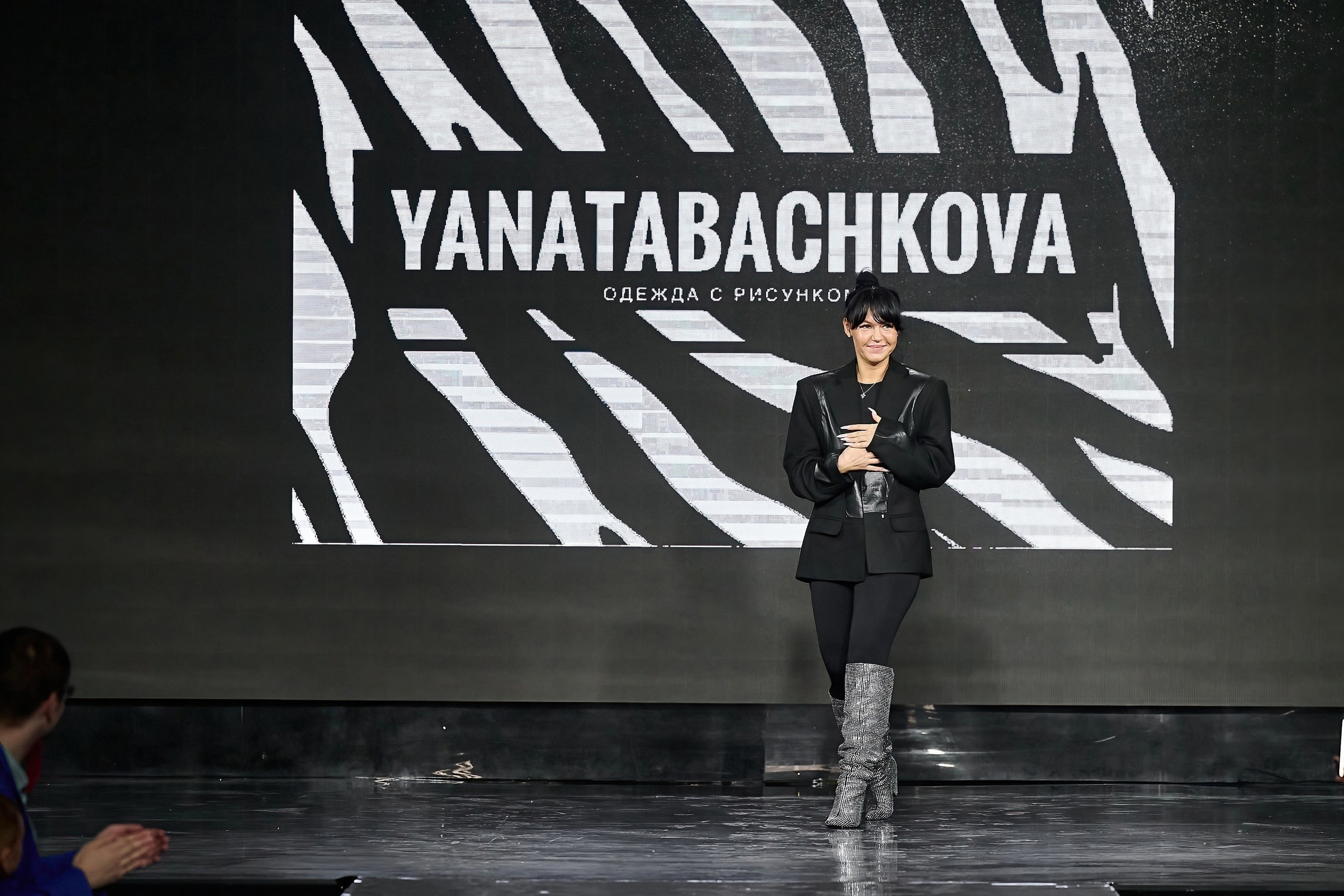 Яна Табачкова. Одежда с рисунком. 2024. Дима Бабушкин. Фотограф. Подиум. Репортаж. Творчество. Дорого