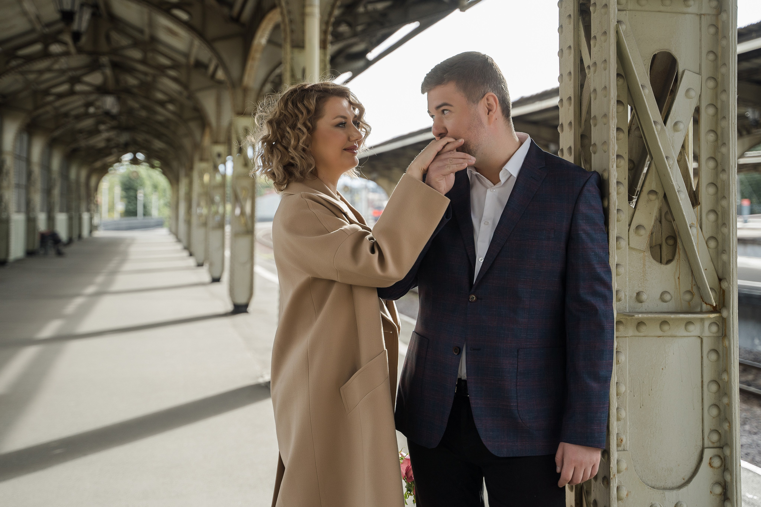 Свадебная фотосессия на Витебском вокзале. Свадебный и семейный фотограф в Пушкине и Санкт-Петербурге Мария Филиппова