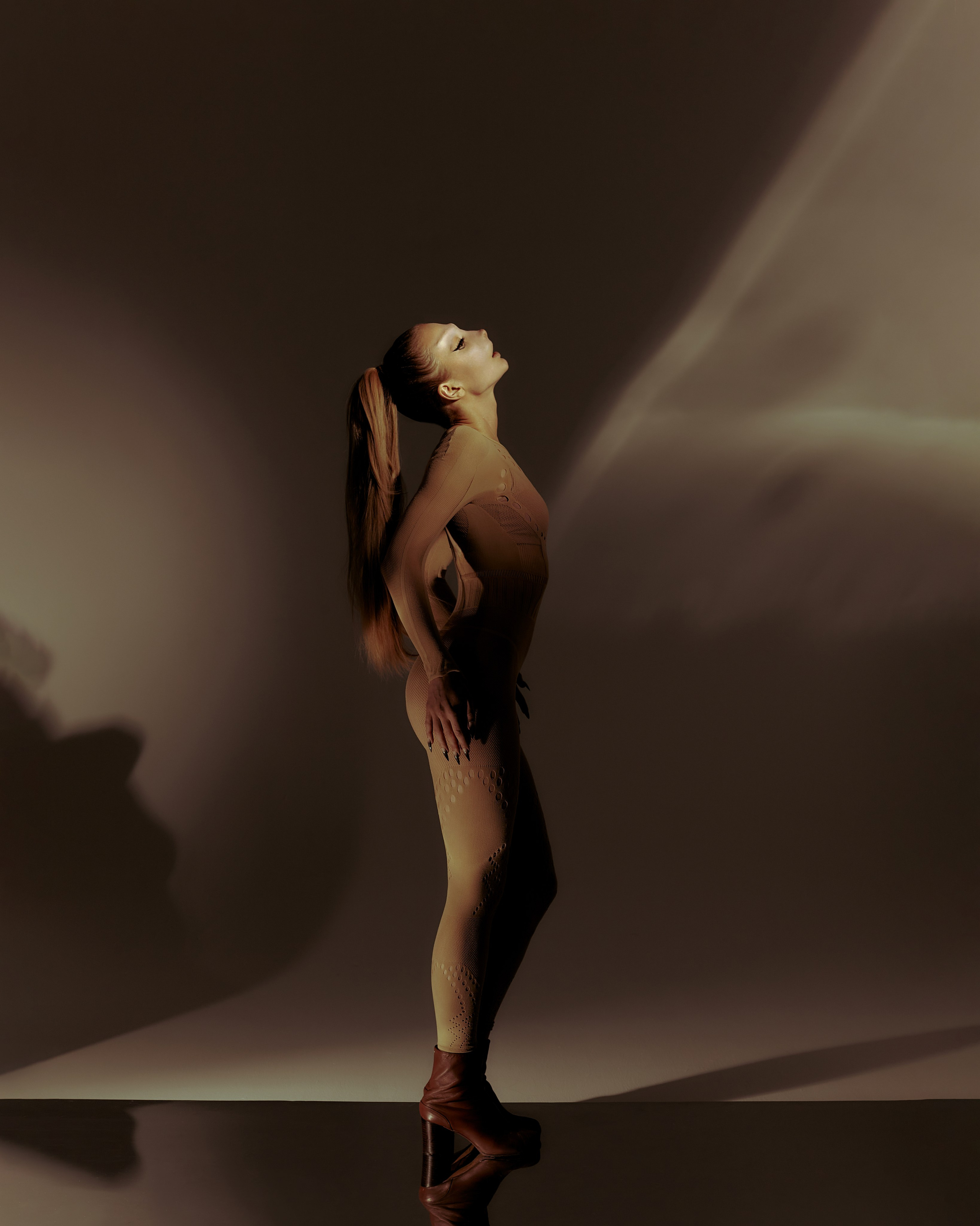 Cat Woman. Фотограф Sasha Saunder