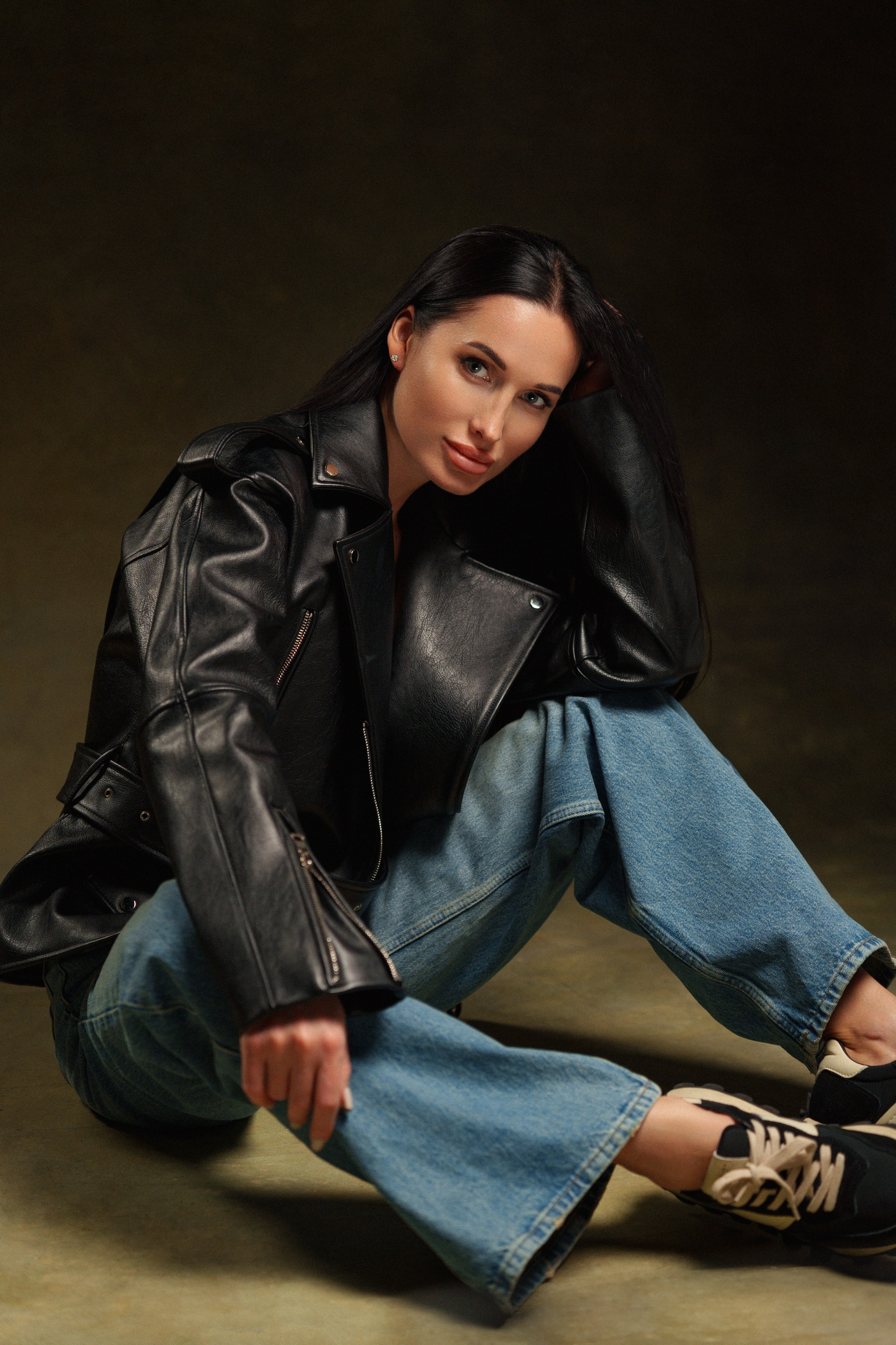 Портрет в студии, контент для блога, экспертная фотосессия | женский портрет | фотосессия в студии | фото контент для блога | экспертный блог визуал | контент инстаграм | экспертная съемка | контент фотосессия | личный блог визуал | личный бренд визуал | контент фотосессия | идеи фотосессии для контента | фото для блога | женский экспертный блог | фотосессия для личного бренда | бренд съемка