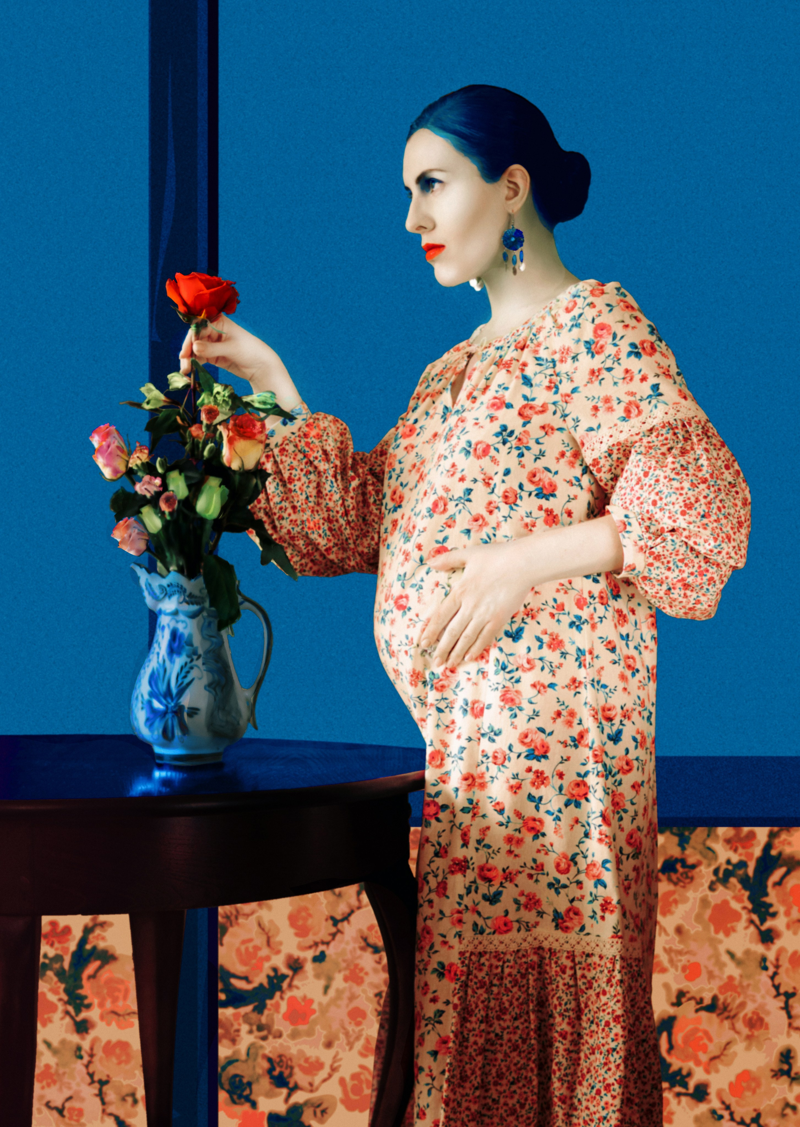 Консультирую по созданию образа и подбору одежды.    50% успеха идеального снимка зависят от выбранного моделью стиля одежды и сочетания цветов в кадре. Перед фотосъемкой, мы вместе выберем несколько интересных образов и определим общие цветовые гаммы снимков.    Подбираю красивые локации или фотостудию.    Помогу определиться с местом проведения фотосессии под Ваш вид съемки и идею будущего образа.    Помогаю с позированием, управляю процессом съемки    Не задумывайтесь над вопросом, как правильно вести себя перед камерой, какую позу принять, куда деть руки, как убрать скованность и неестественные позы. Доверьтесь мне. Я знаю, как сделать, чтобы Вы чувствовали себя комфортно и выглядели привлекательно!    Отбираю уникальные референсы для каждого клиента    В процессе подготовки я продумываю идею будущей съемки и подбираю работы известных фотографов с необходимым настроением в кадре, позами моделей и локацией в качестве ориентира. Это и есть референсы. Они помогут представить, какой результат фотосъемки мы хотим получить. Чтобы настроиться и вжиться в образ первые несколько кадров, мы сделаем на основе референсов, и, получив нужный настрой, перейдем к импровизации.    Провожу репортажные фотосъемки.    Если Вы не любите позировать или не хотите отвлекаться от какого-то важного события, я предложу Вам провести репортажную фотосъемку. Вы будете заниматься привычными делами: общаться, играть с ребенком, заниматься Вашим хобби и т.д. В это время я самостоятельно поймаю удачные кадры и красивые ракурсы.    Отбираю лучшие снимки, выполняю авторскую ретушь и цветокоррекцию каждой фотографии.    По моему мнению, модель должна одинаково хорошо выглядеть на всех фото, которые отдает фотограф. Я не предлагаю приобретать пакеты "10 фото в обработке + все удачные исходники" и т.п. Из отснятого материала я отбираю все удачные фотографии, удаляю дубли, выбираю от 20 лучших фото, провожу обработку каждого снимка и отдаю Вам законченный одинаково красивый результат.    Решаю любые организационные вопросы.    Забронировать студию, договориться с визажистом, найти красивые аксессуары или платье для съемки, организовать ассистентов и декорации - я сделаю все от меня зависящее ради хороших снимков.