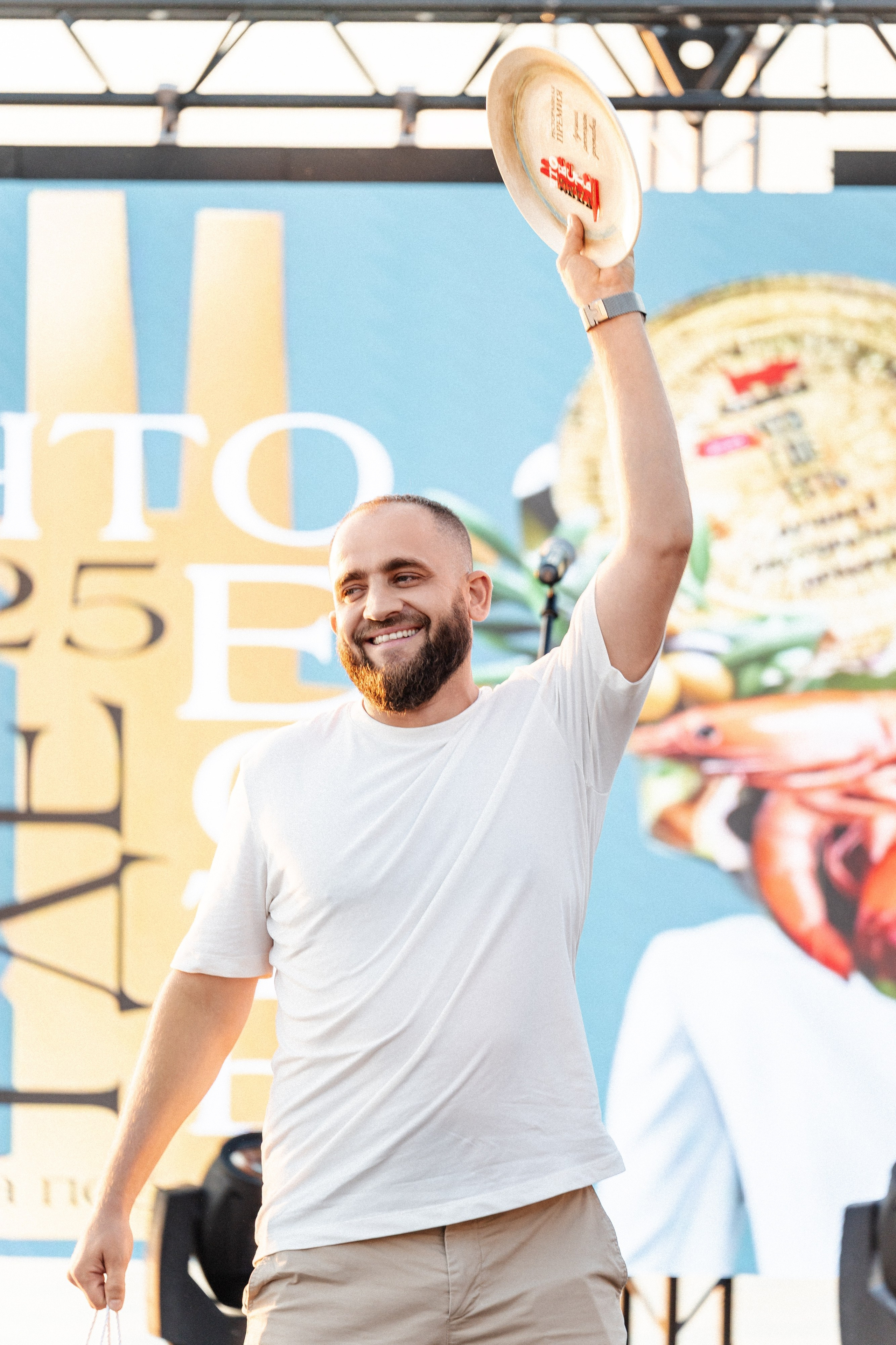 Премия «Что Где Есть» Маяк. Свадебный и репортажный, фуд фотограф в Новороссийске Евгений Александриди