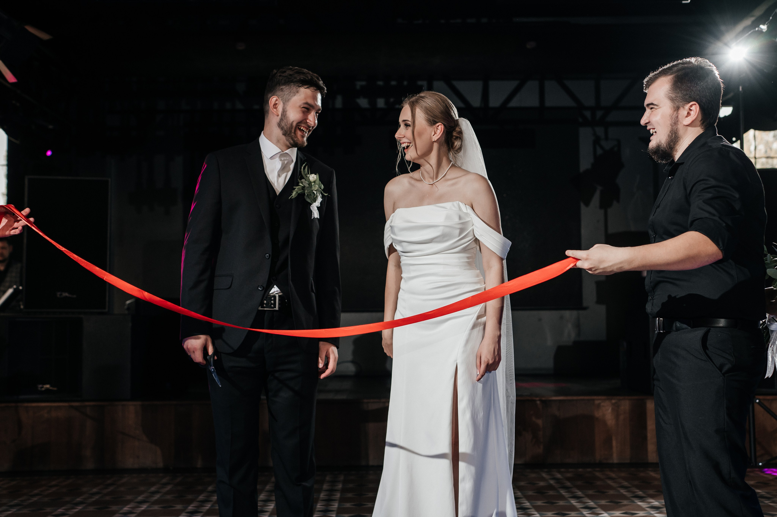 Даниил и Валерия. Черная утка. Полный день. Фотограф Екатерина Бочарникова