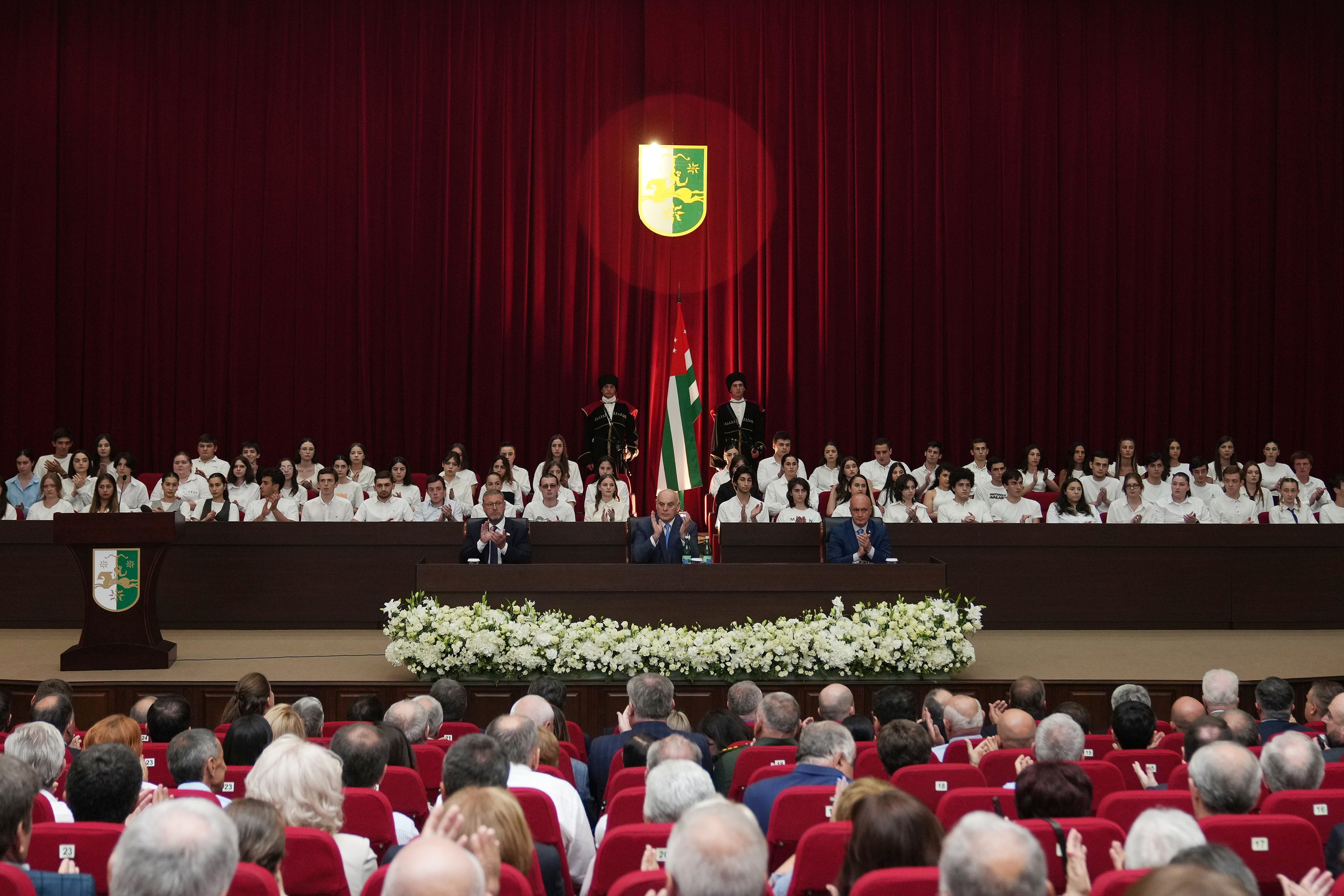 Репортажный фотограф в Сочи — профессиональная съёмка событий и мероприятий. Профессиональная фотосъемка в Сочи: репортаж, предметная, ювелирная фотосъемка, недвижимость, фуд-фотография. Фотограф Александр Афанасьев