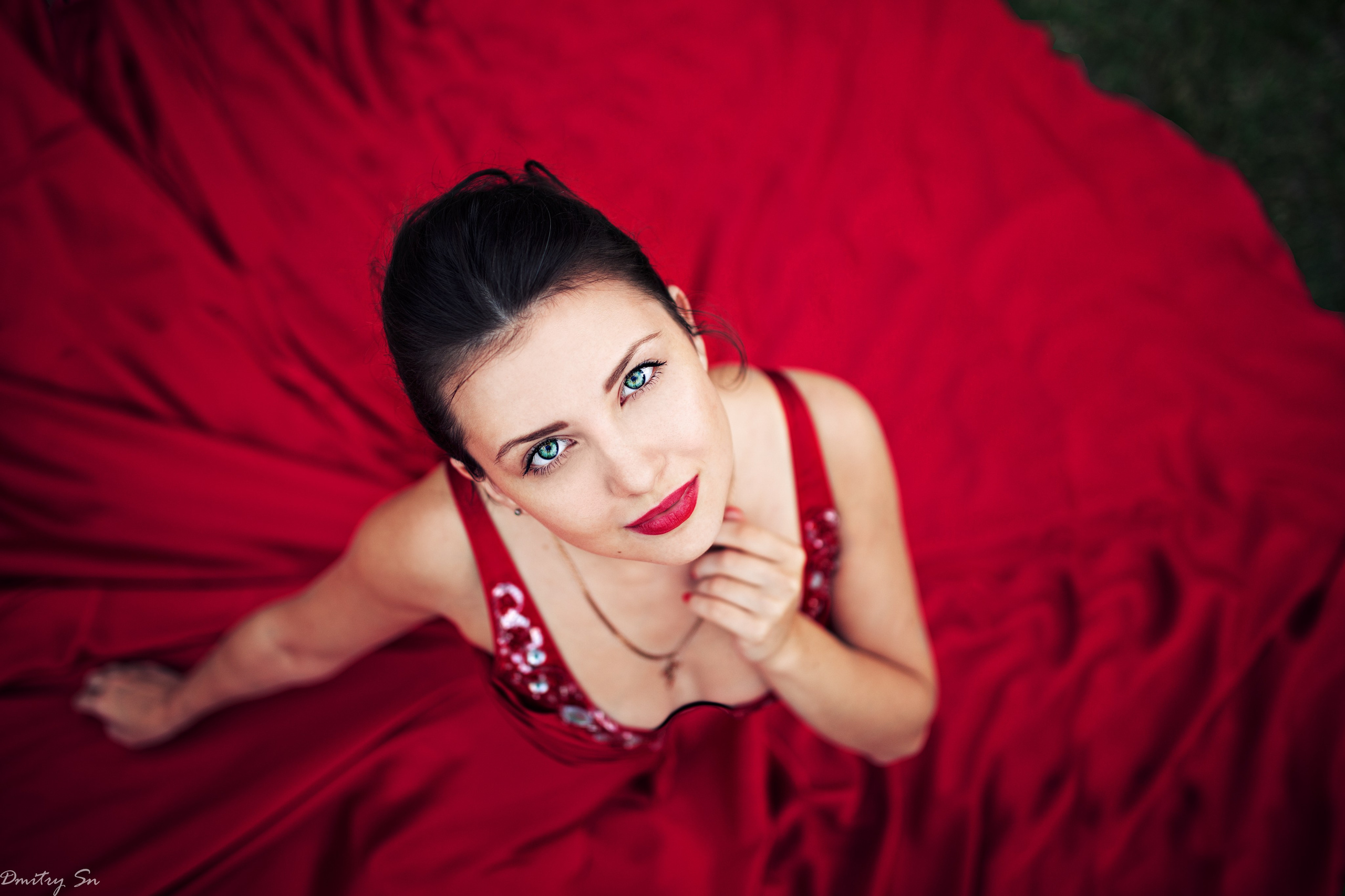 Фотосет на набережной Воронежа с Кристиной в красном платье в формате для «себя»