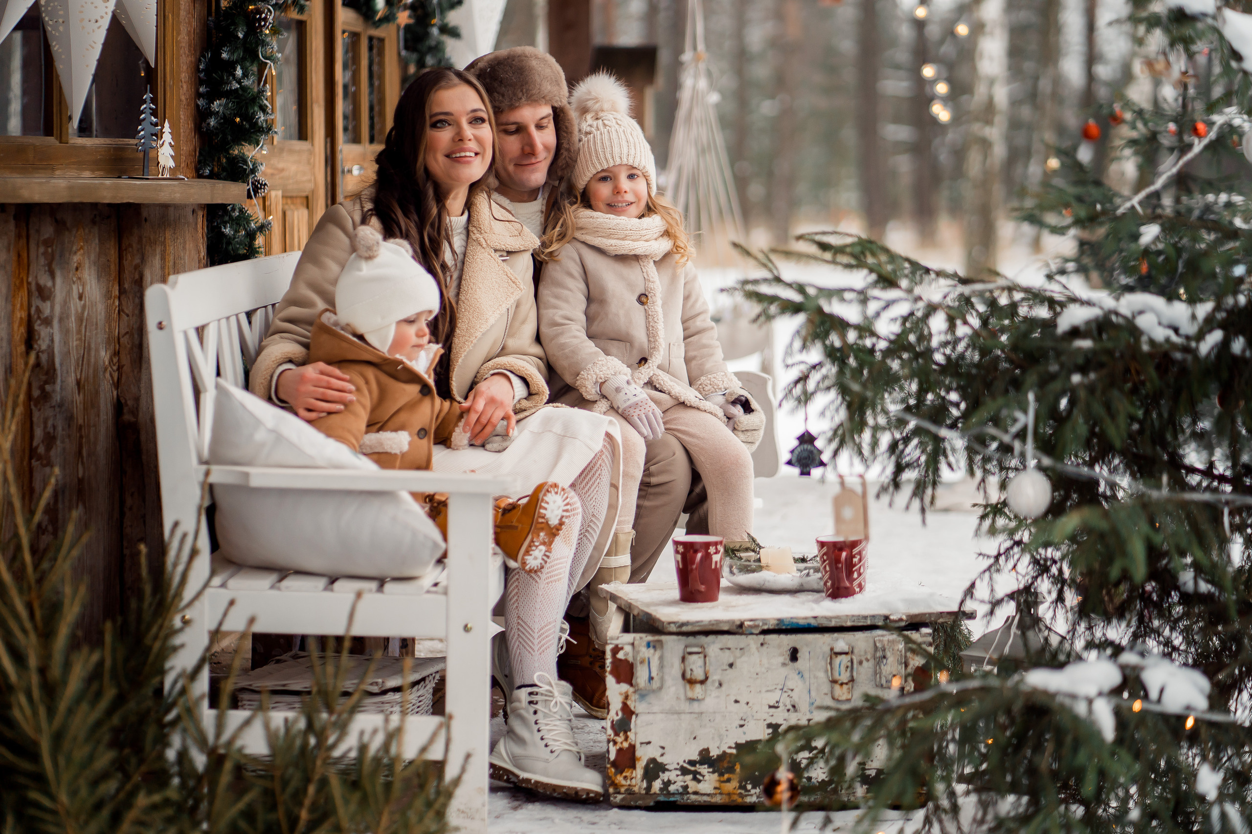 Семейная фотосессия в локации Шале (Домик в лесу, Ногинск)