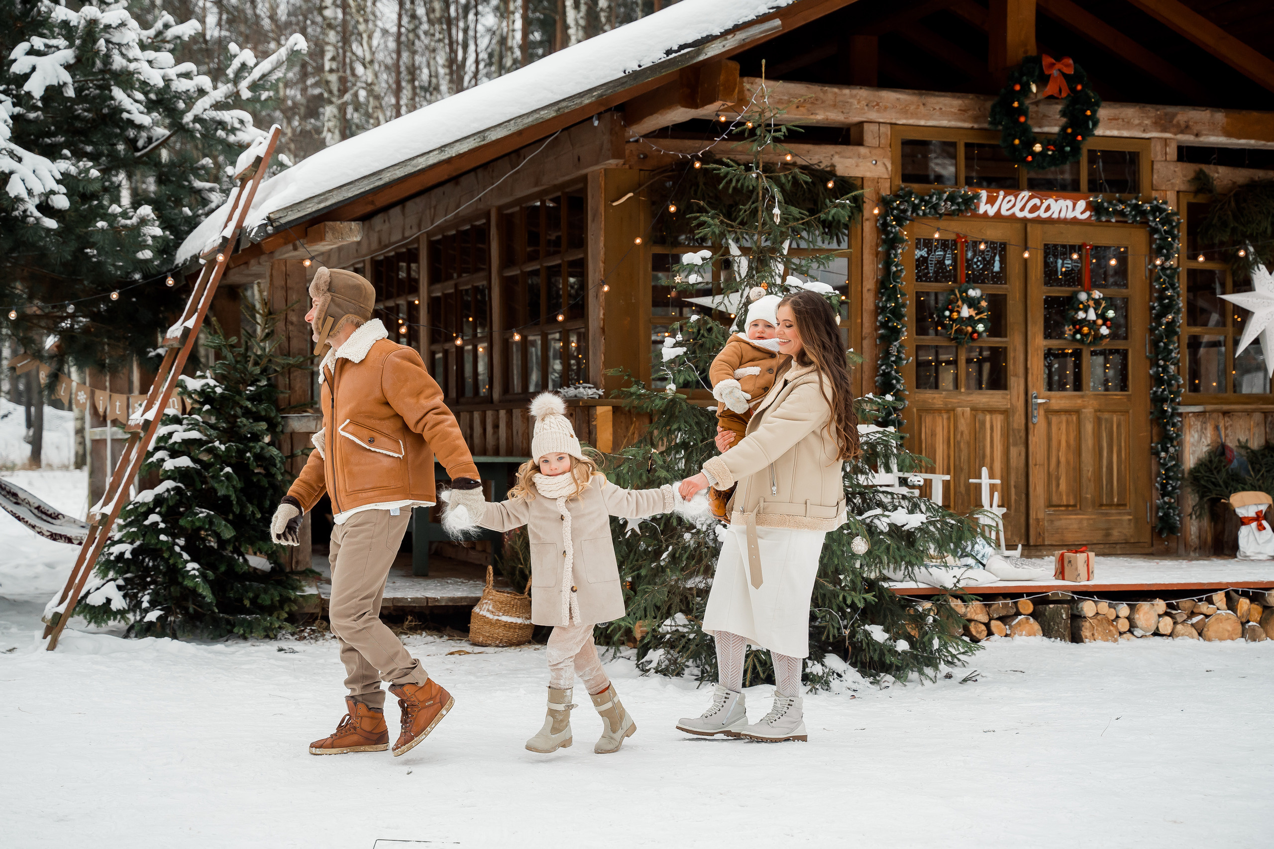 Семейная фотосессия в локации Шале (Домик в лесу, Ногинск)