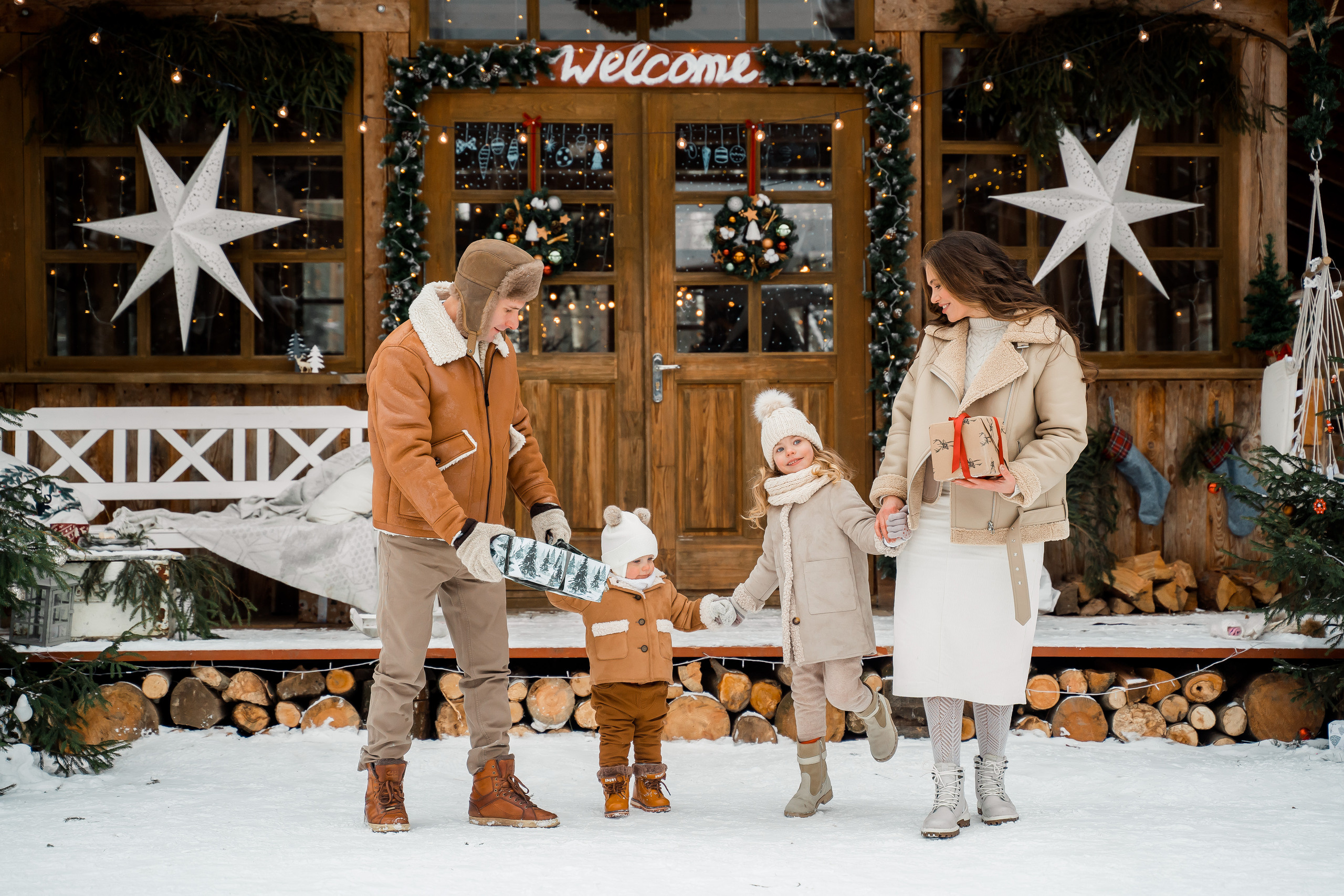 Семейная фотосессия в локации Шале (Домик в лесу, Ногинск)