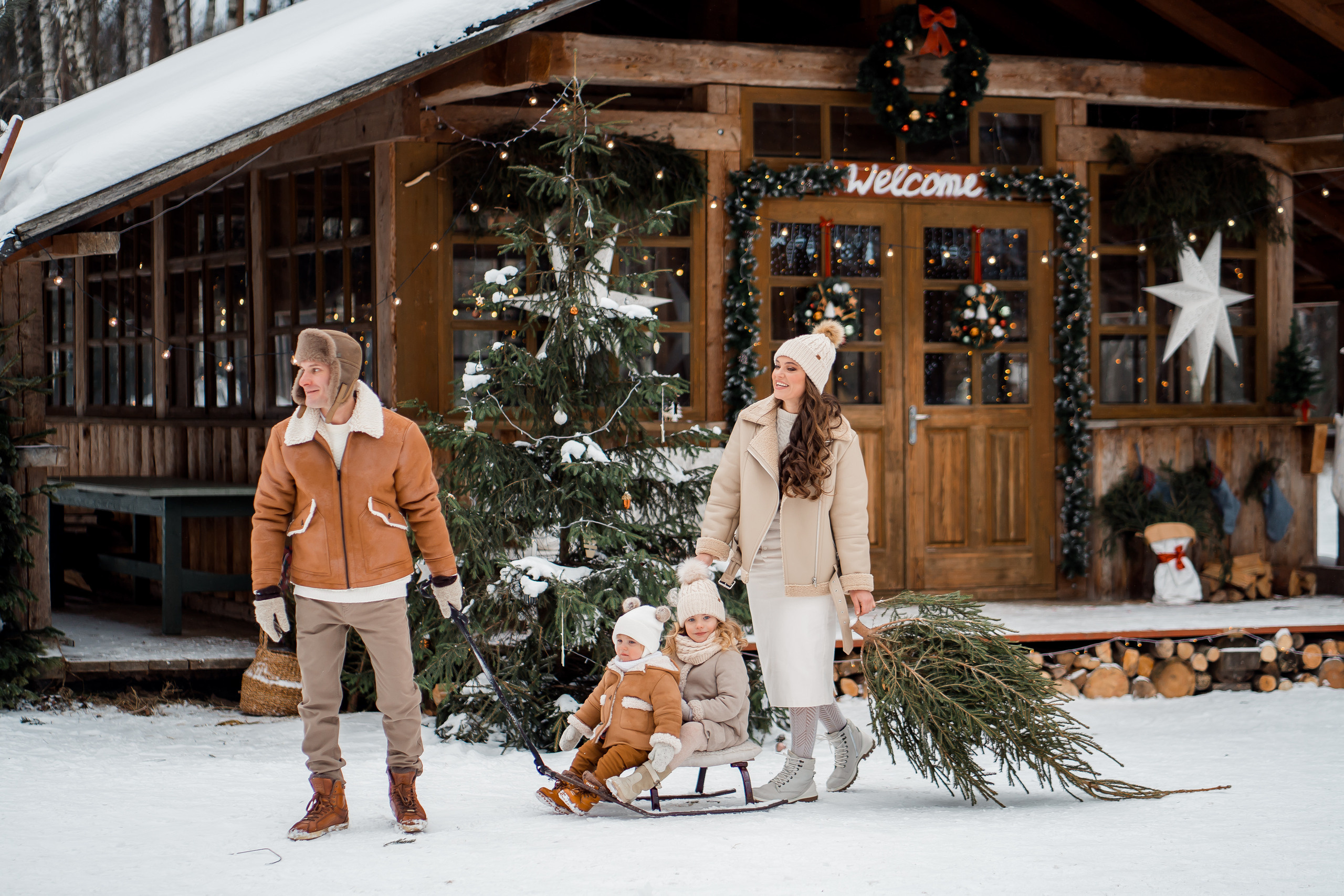 Семейная фотосессия в локации Шале (Домик в лесу, Ногинск)