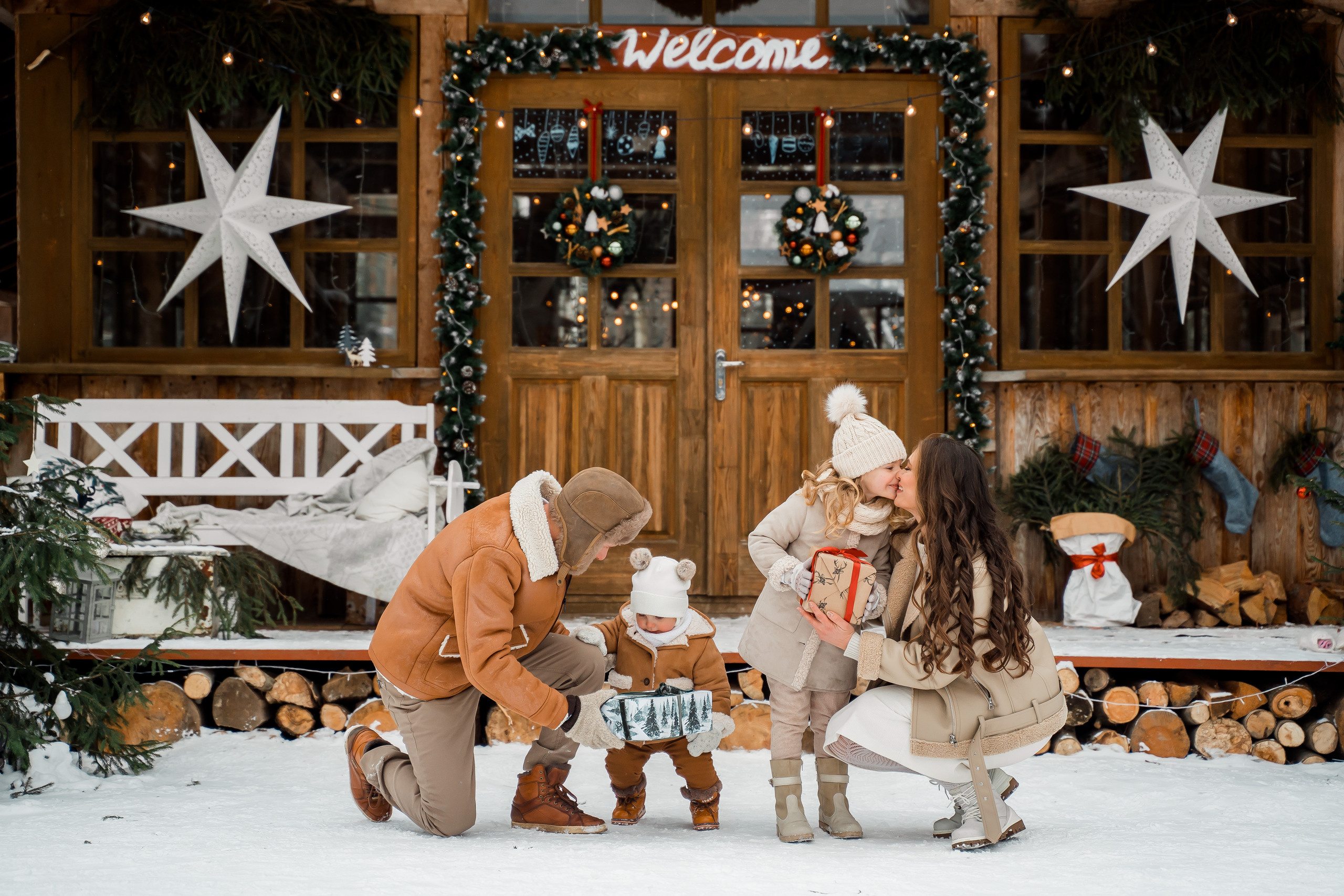 Семейная фотосессия в локации Шале (Домик в лесу, Ногинск)