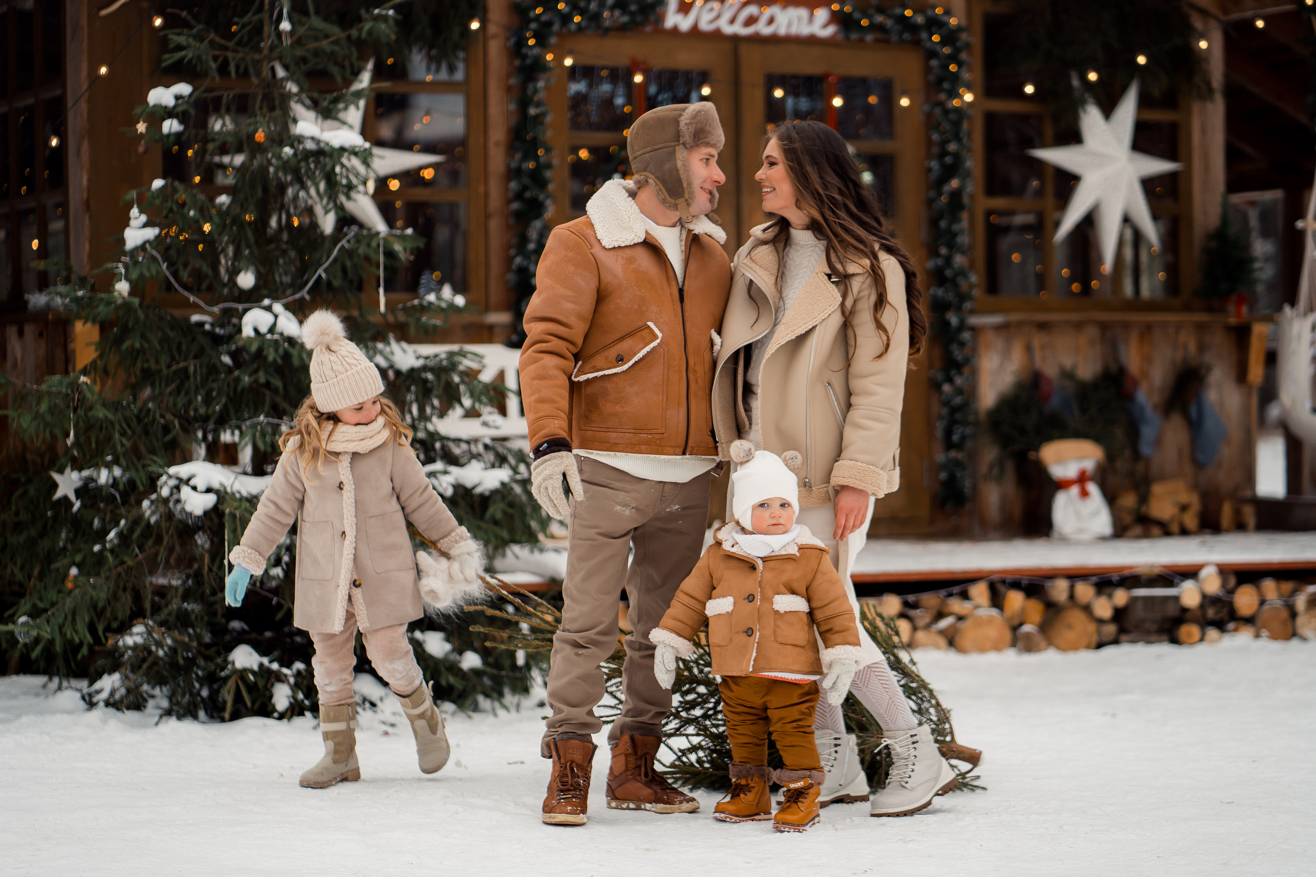 Семейная фотосессия в локации Шале (Домик в лесу, Ногинск)
