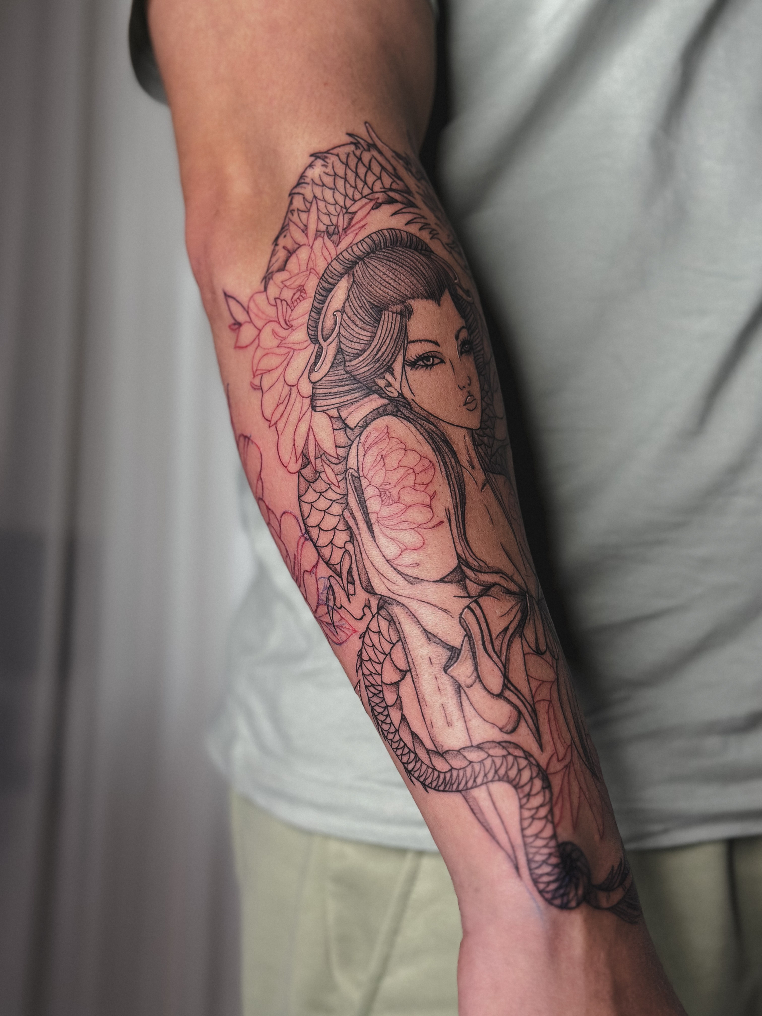 Сеанс тату. Тату мастер Новосибирск