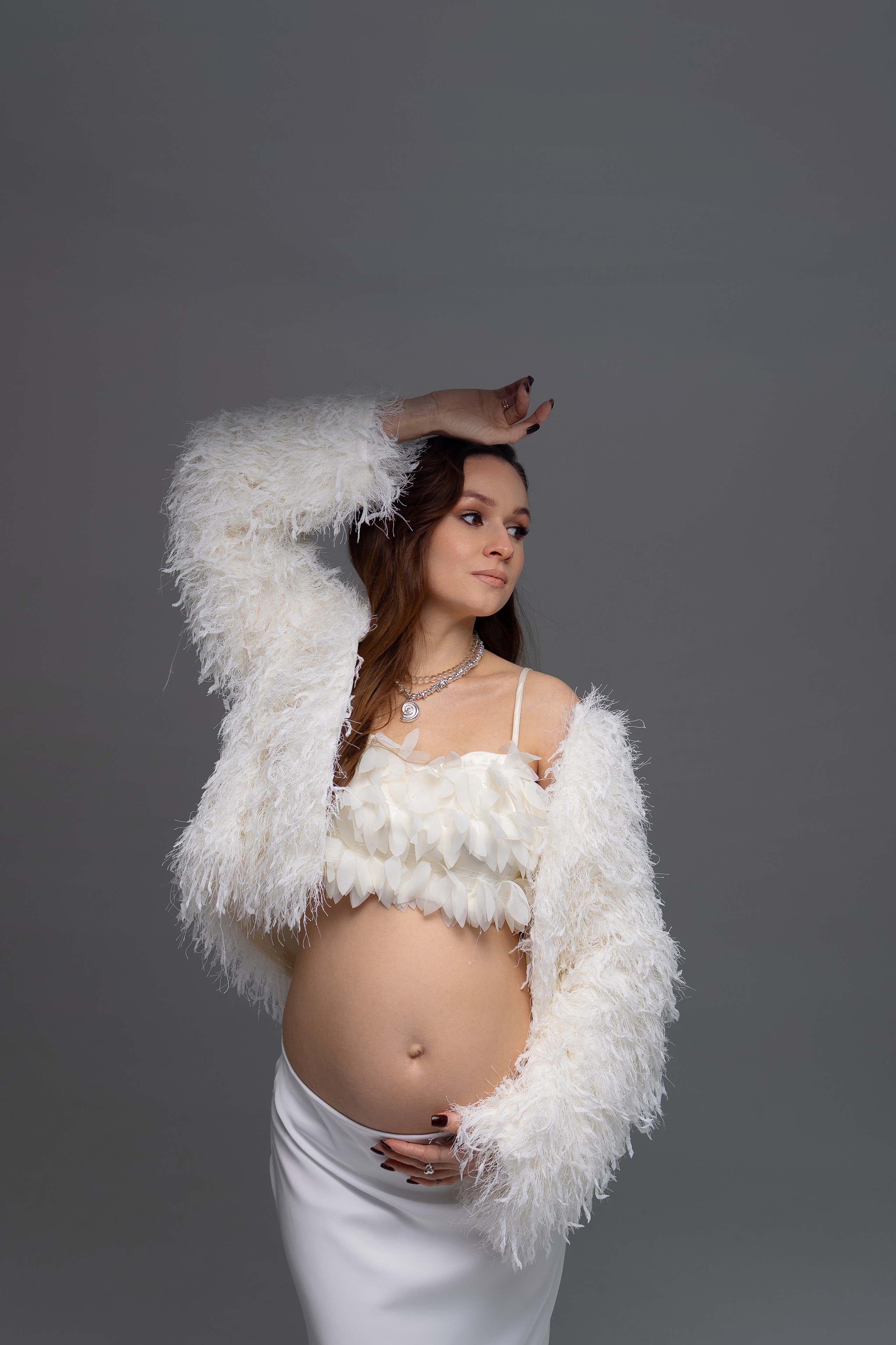 Вероника, классическая портретная фотосессия беременности в студии. Семейный фотограф в Москве Марина Петра